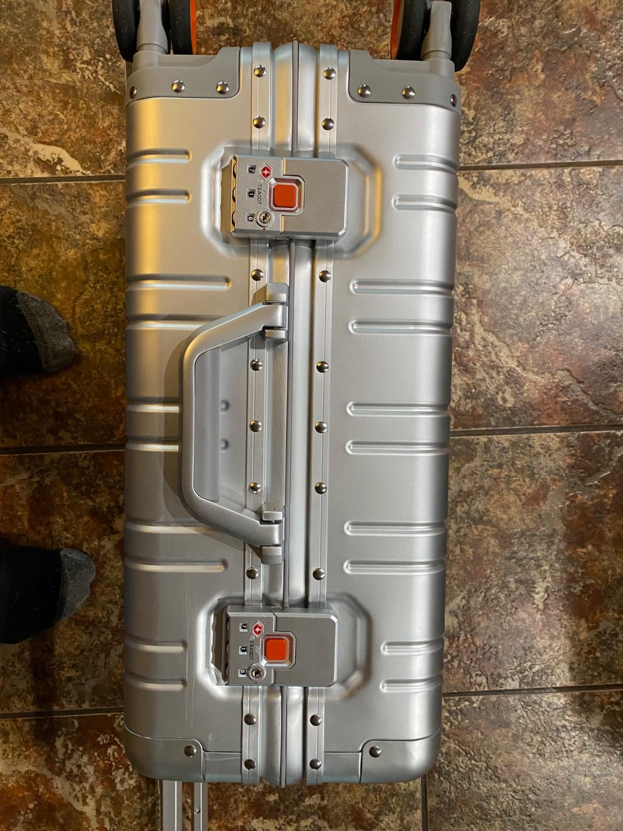 20 Inch All Aluminum Carry On Luggage, Spinner Wheels, Zipperless Suitcase customer photo 1