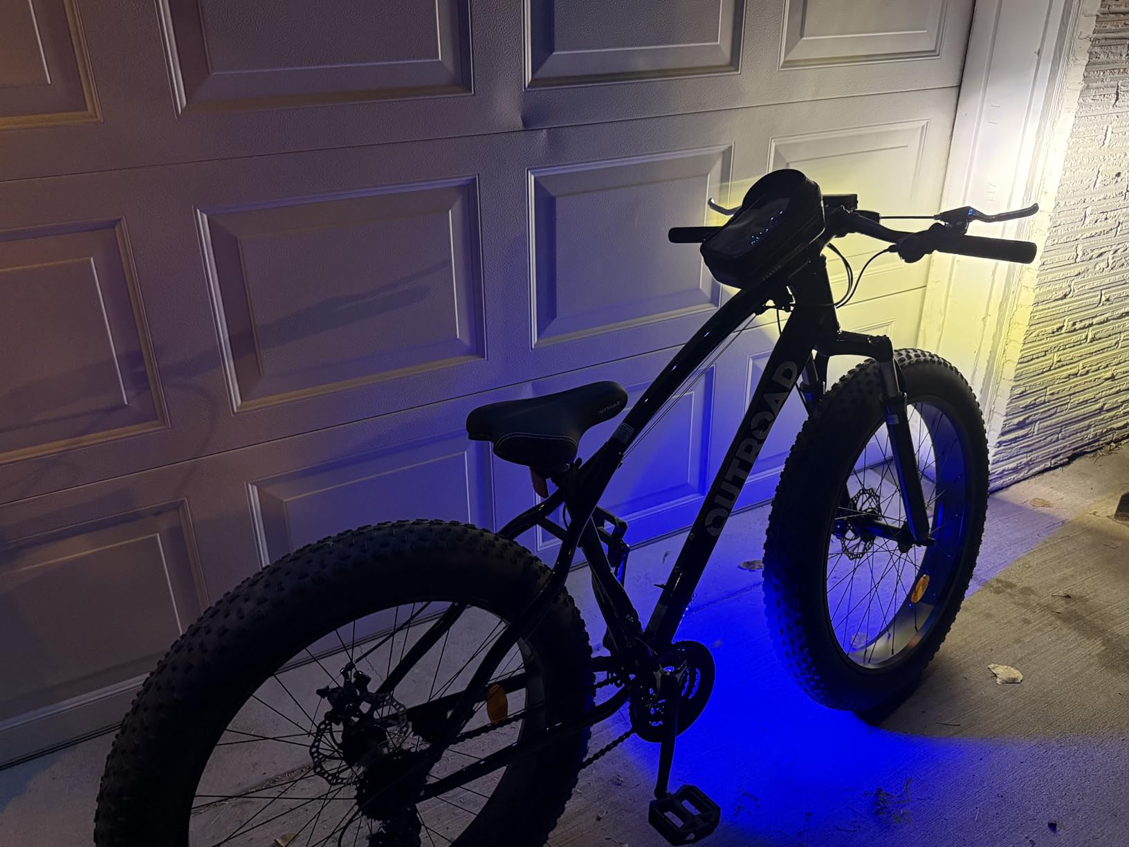 Betterland Outdoor 26 Inch Wheels Fat Tire Mountain Bike, 21-Speed Bicycle with Dual Front Suspension, High Carbon Steel Frame with Double Disc Brake and Anti-Slip Bicycle for Adults customer photo 1