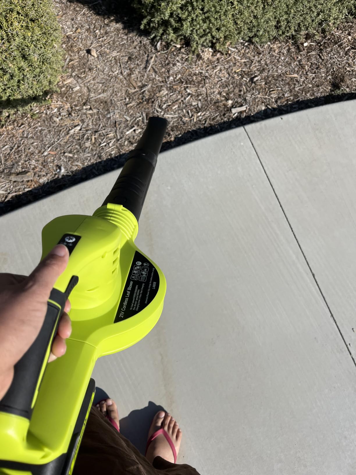 Leaf Blower Cordless - 21V Powerful Electric Leaf Blower with 2 Batteries and Charger, 2 Speed Modes, 2.0Ah Lightweight Battery Powered Leaf Blowers for Lawn Care, Patio, Dust, Blowing Leaves customer photo 1