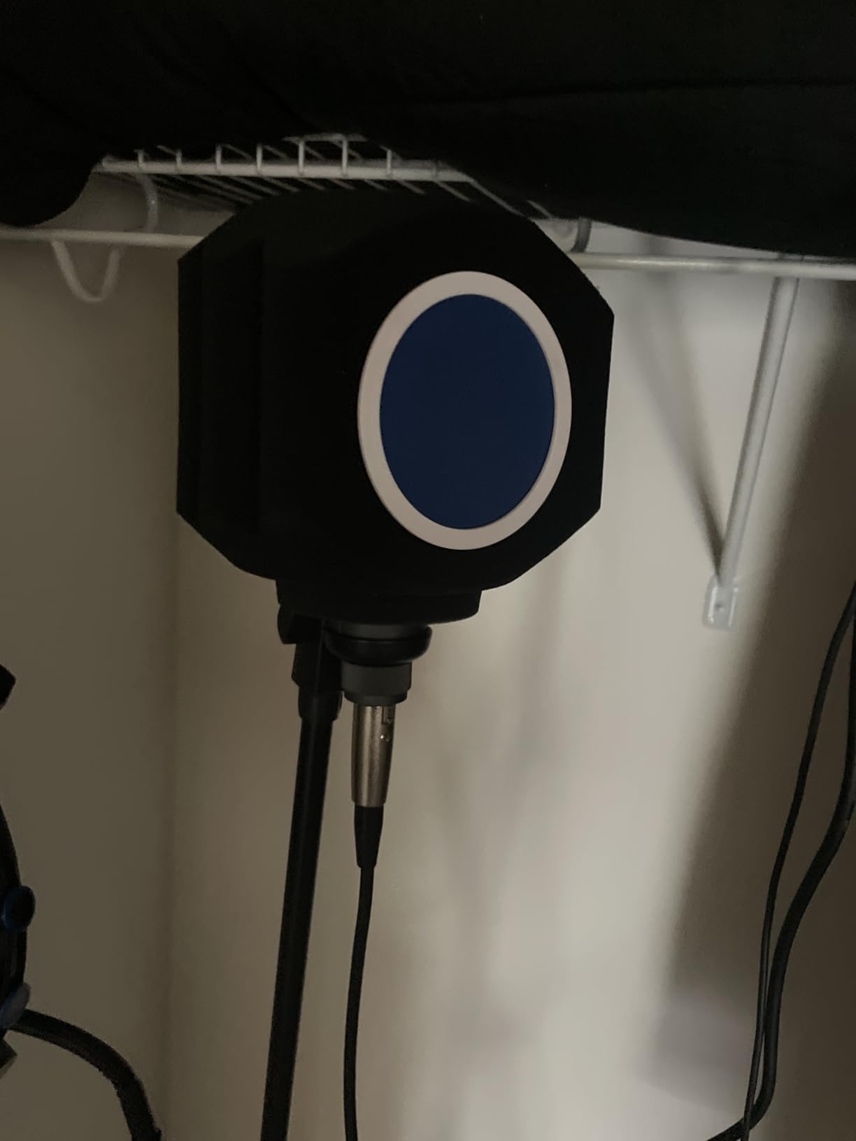 Microphone Wind Shield Pop Filter Isolation Ball, Acoustic for Record Studios Mic, Sound-Absorbing Foam Five-sided Seal Design to Effectively Reduces Noise and Reflections, black customer photo 1