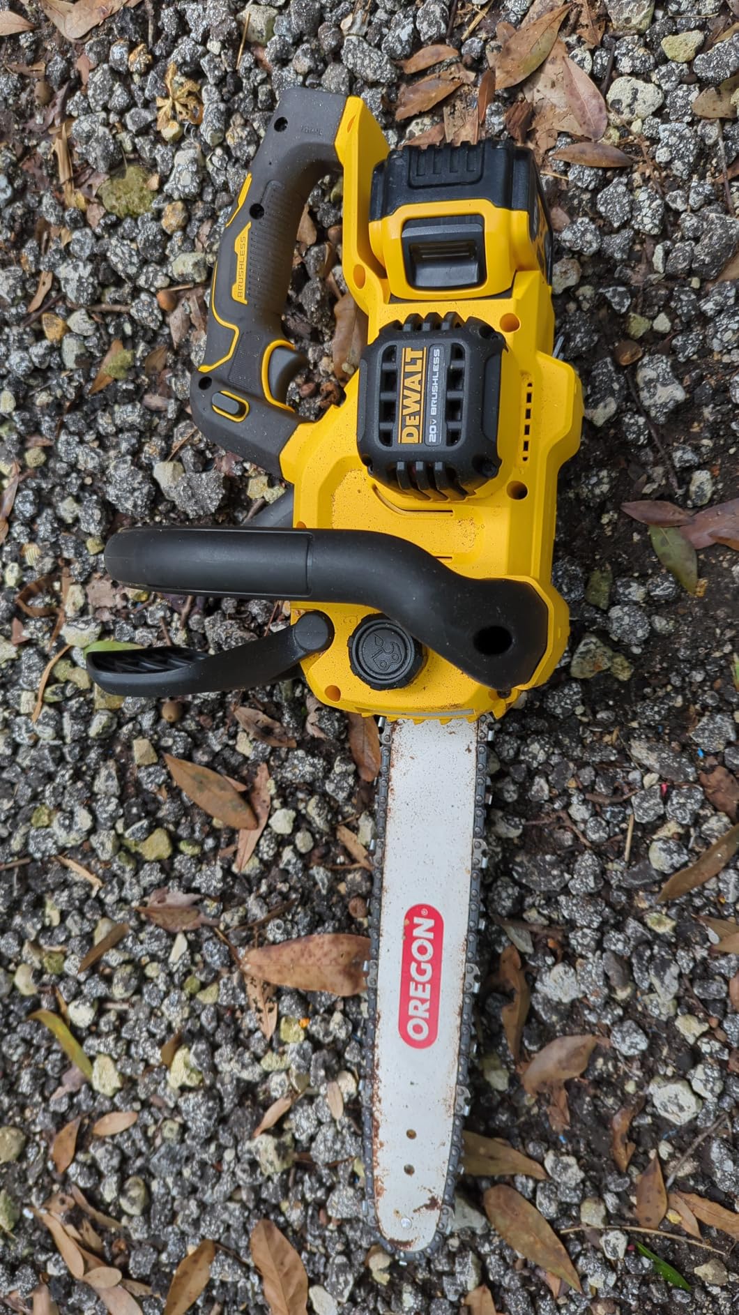 DEWALT 20V MAX 12-Inch Cordless Chainsaw, Bare Tool Only (DCCS621B) customer photo 1