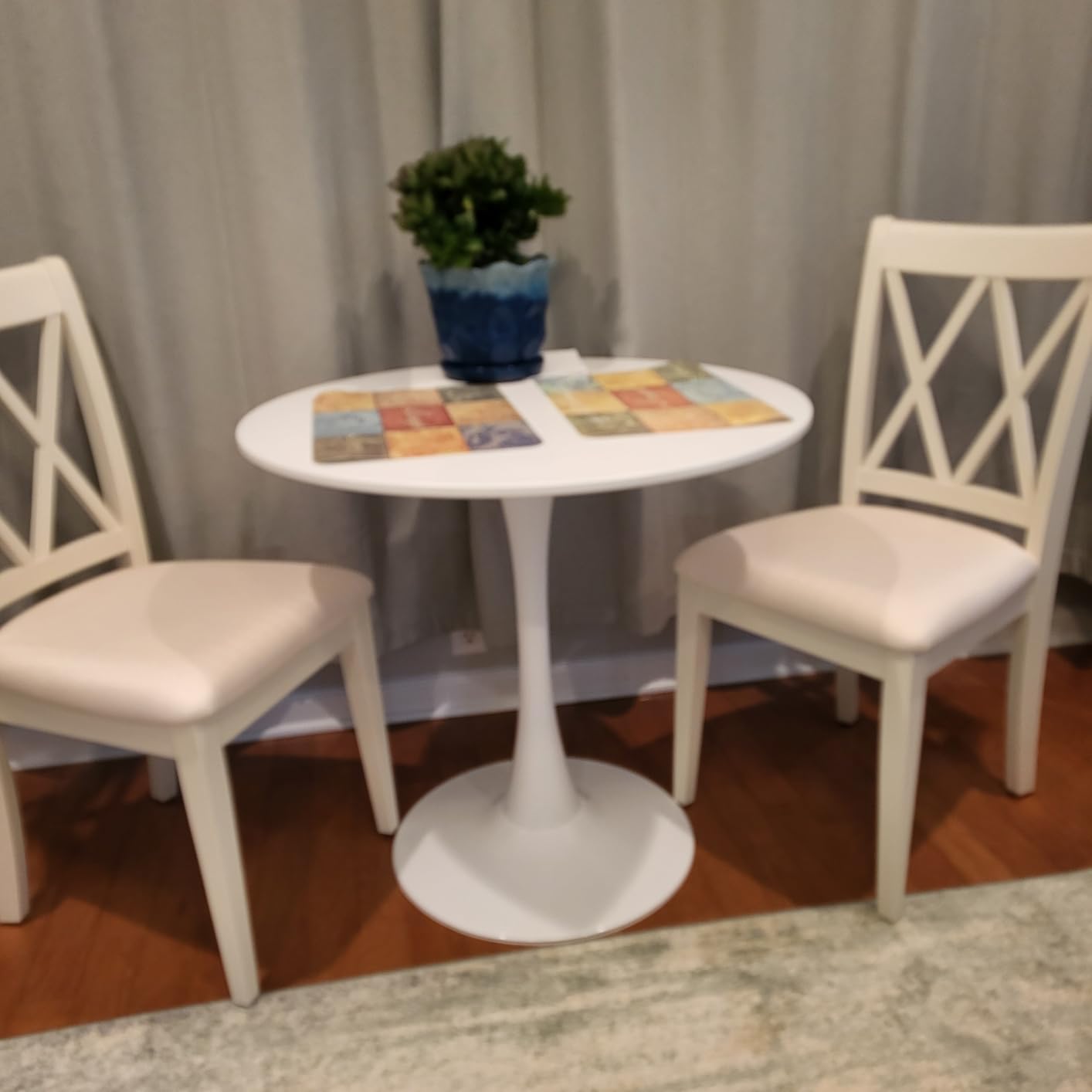 Round Dining Table, 31.5 Circle Tulip Table with Thickened Tabletop & Metal Pedestal, Mid Century Modern Bistro Table for Kitchen, Small Places, Living Room, Cafe (Black) customer photo 1