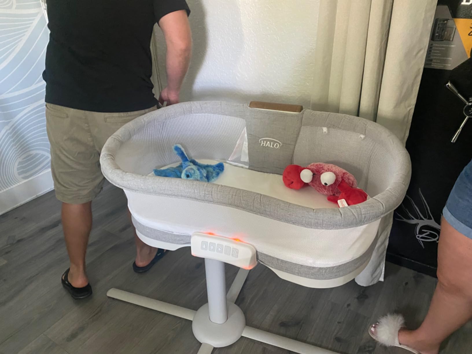 HALO BassiNest Connected Swivel Sleeper 3.0 - Smart Bassinet with AutoSoothe, 360° Swivel, Cry Detection, Rocking, Vibration & Soothing Sounds, Easy Lowering Wall for Postpartum Recovery customer photo 2