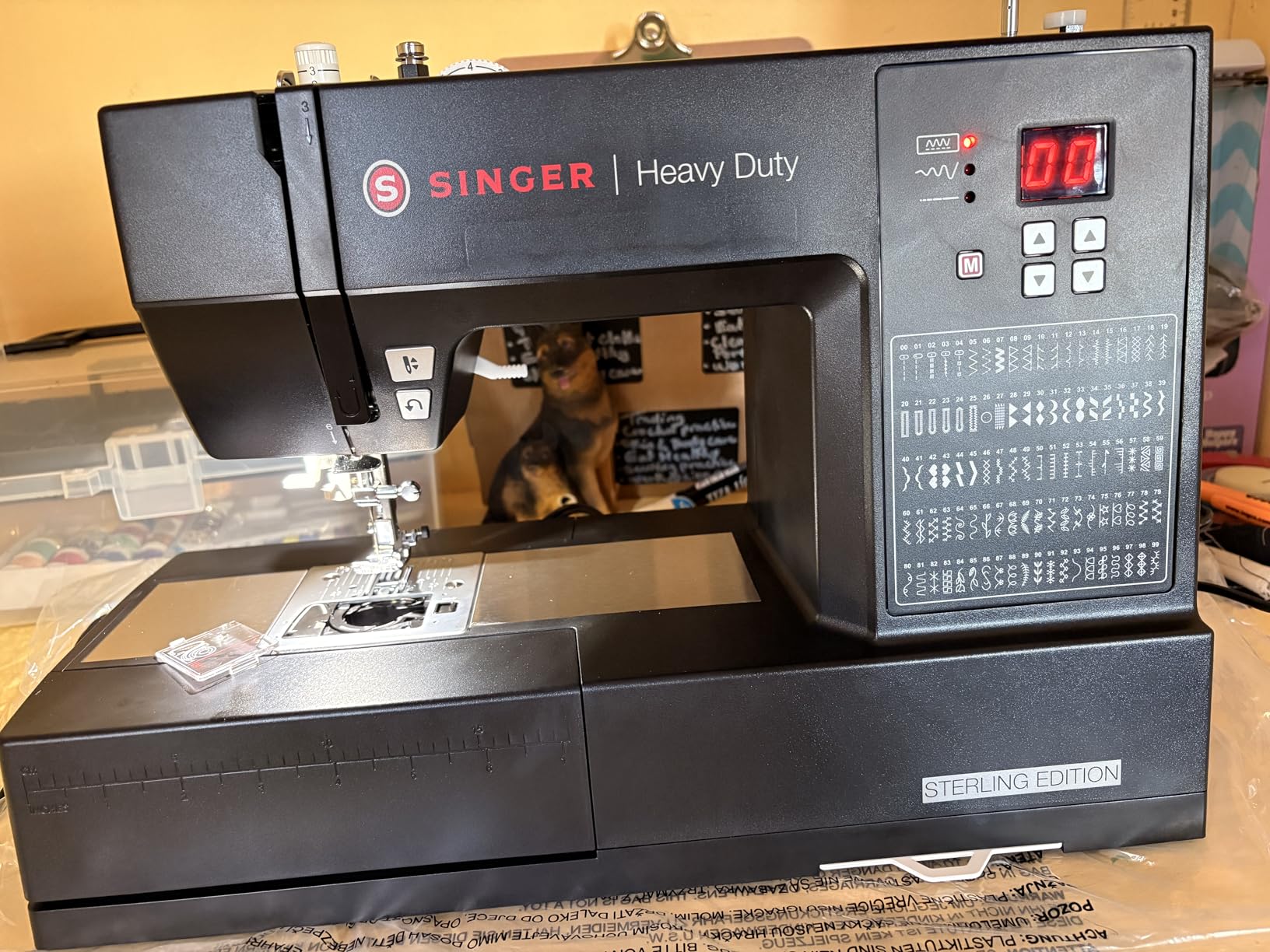 SINGER Heavy Duty 6600C Computerized Sewing Machine, 215 Stitch Applications, 6 One-Step Buttonholes, LCD Screen, Metal Frame, 1100 Stitches per Minute customer photo 2