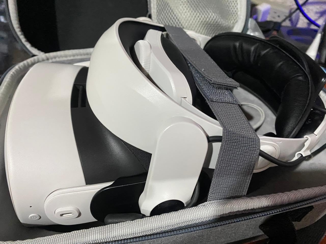 Meta Quest 3S 128GB | VR Without Wires - Gorilla Tag Cardboard Monkenaut Bundle - Amazon Exclusive -Access to 100+ Games with a 3-Month Trial of Meta Horizon+ Included customer photo 2