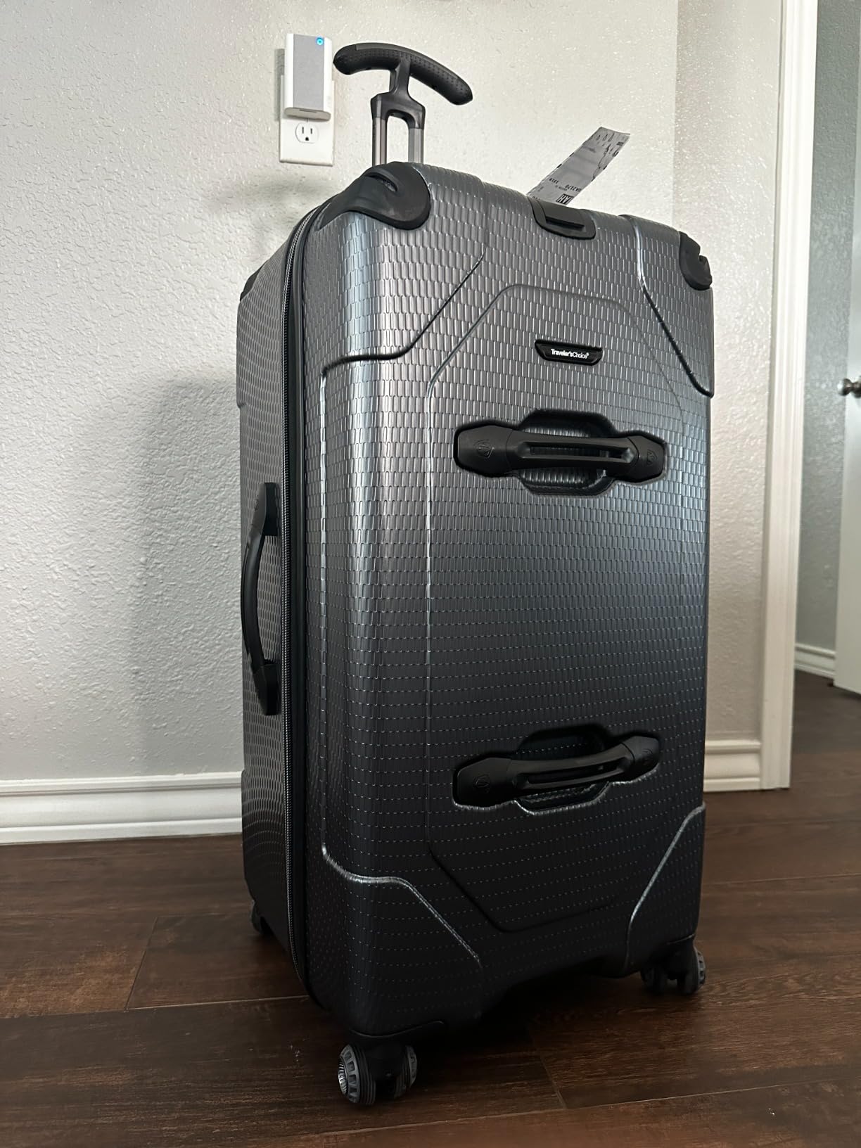 Traveler's Choice Maxporter II Polycarbonate Hardside Trunk with Spinner Wheels, Gray Camo, 22-Inch Carry-on Luggage customer photo 1