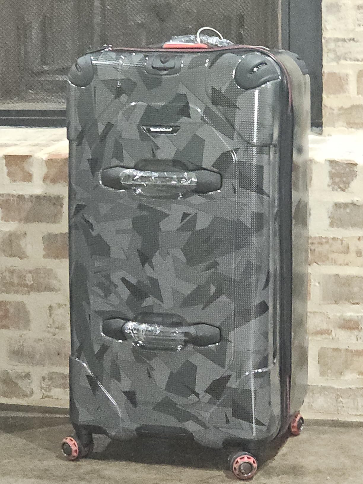 Traveler's Choice Maxporter II Polycarbonate Hardside Trunk with Spinner Wheels, Gray Camo, 22-Inch Carry-on Luggage customer photo 2
