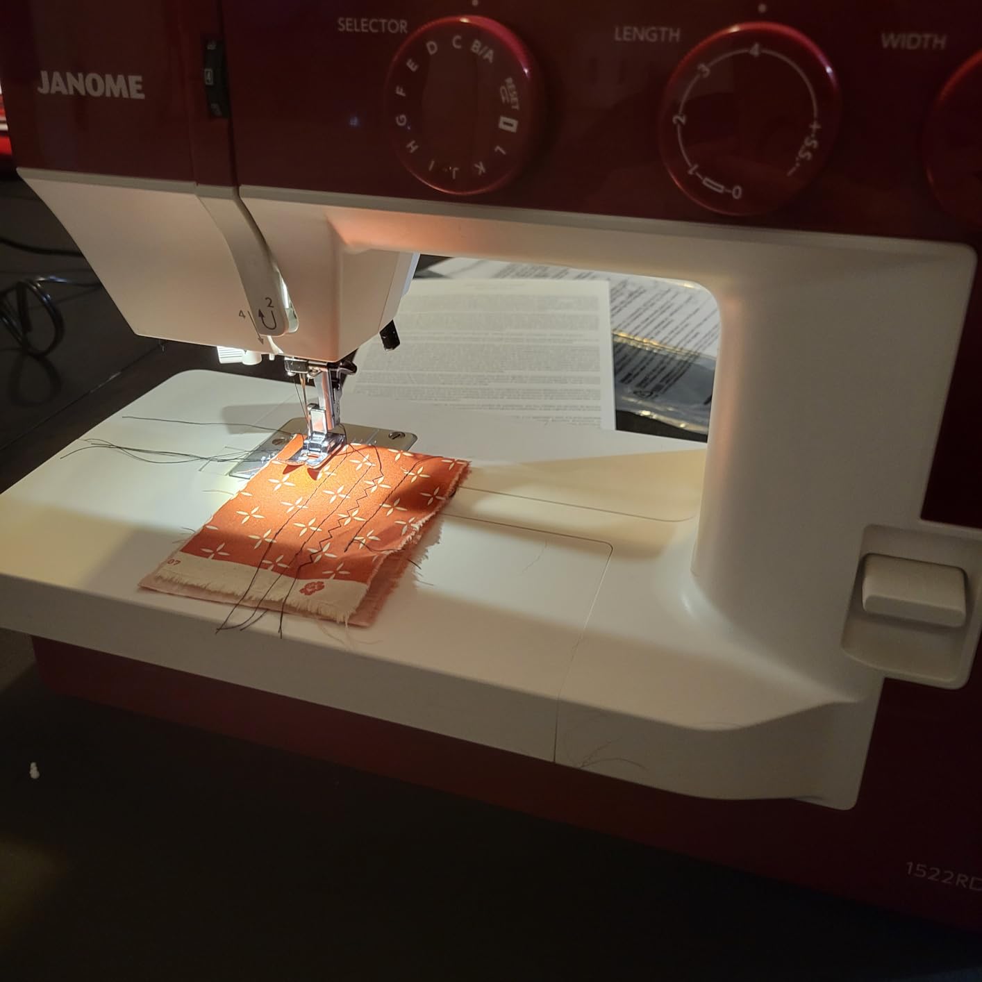 Janome 1522RD Mechanical Sewing Machine for Beginners, 22 Built-in Stitches, Heavy Duty Metal Frame customer photo 2