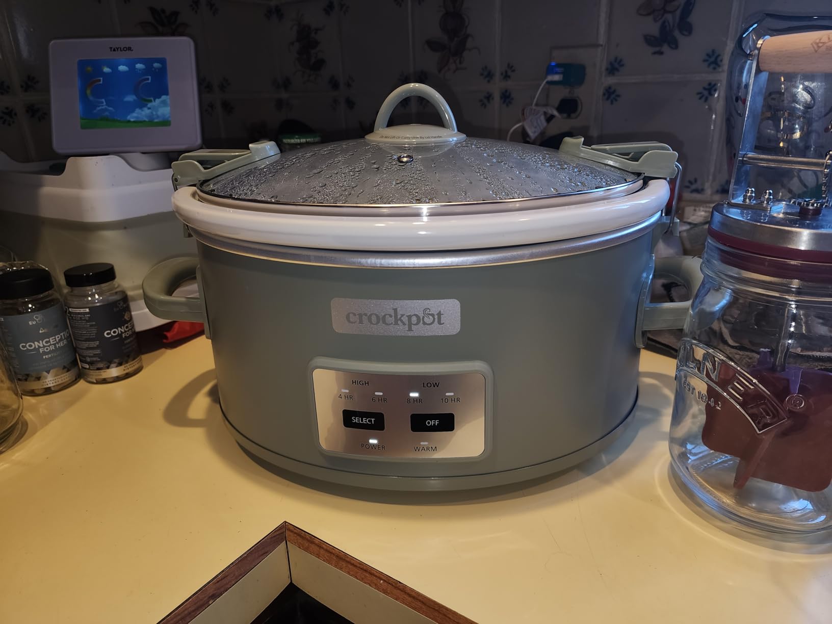 Crockpot Programmable 7-Quart Cook and Carry Slow Cooker, Grey | Touch Control, 4 Pre Programmed Settings, Removable Stoneware, and Locking Lid customer photo 1