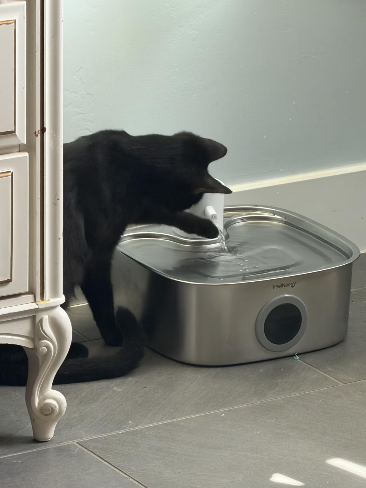 Cordless Wider Tray Dog Water Fountain, 5000mAh Battery Operated Dog Water Bowl Dispenser with 3 Motion Sensor, FEELNEEDY Stainless Steel Pet Water Fountain for Multi-Pets, Easy Setup & Clean, 8L customer photo 1