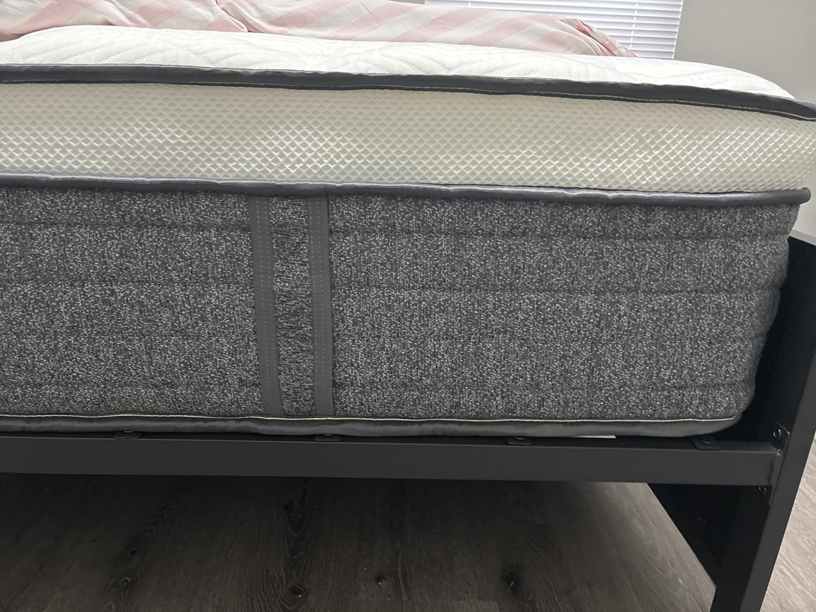 CH CHARME HOUSE Queen Mattress, 14 Inch Hybrid Queen Size, Medium Feel | Individual Pocket Springs, Fiberglass Free Bed Mattress, Extra Edge Support, Pressure Relief, CertiPUR-US, Blue customer photo 1
