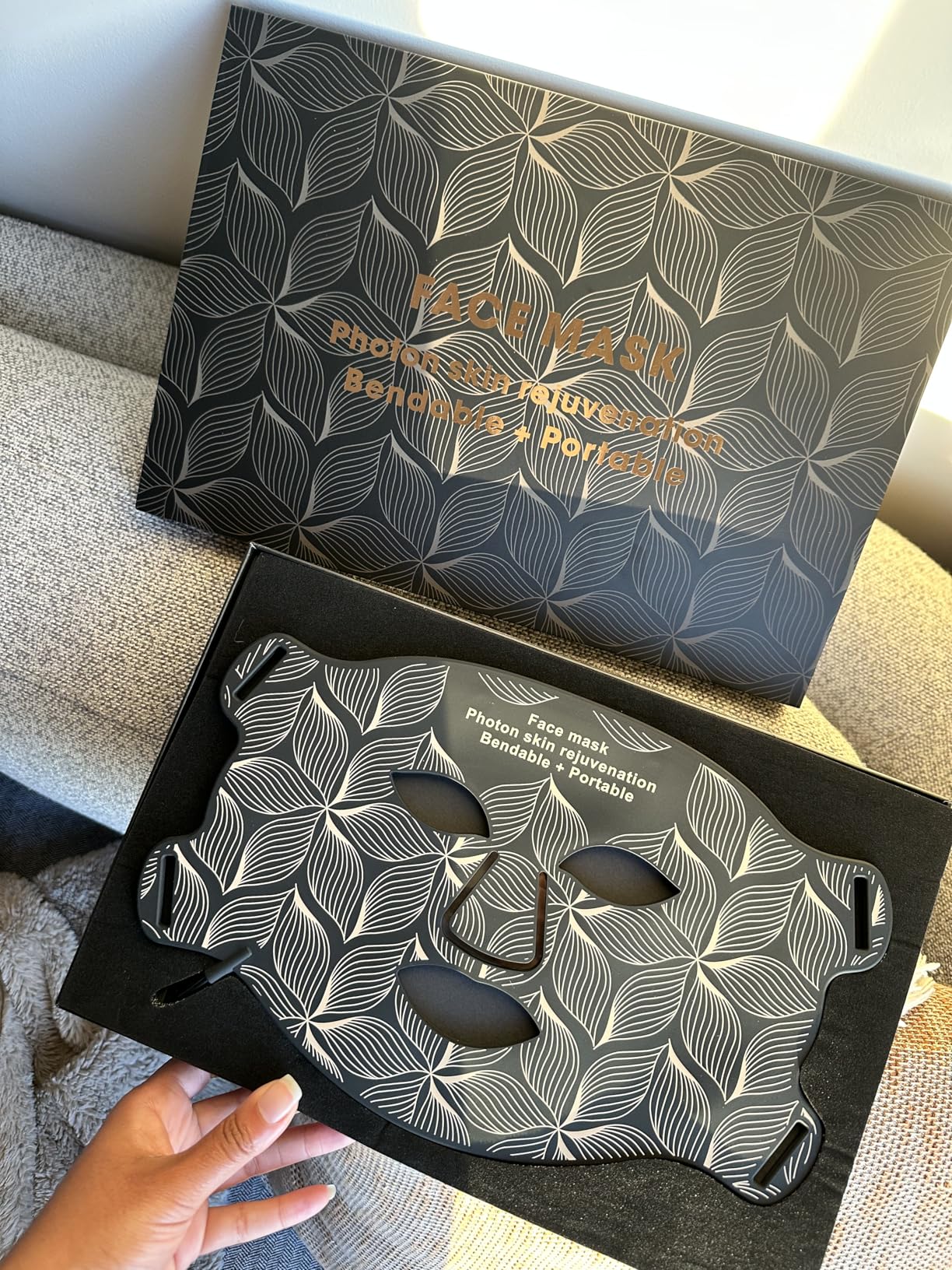 Red Light Therapy for Face, 8 Colors LED Face Mask with 850nm Near Infrared, 3000 mAh Rechargeable Portable Red Light Therapy Mask Skin Care Device for Anti-Aging & Wrinkles, Home & Travel Use customer photo 1