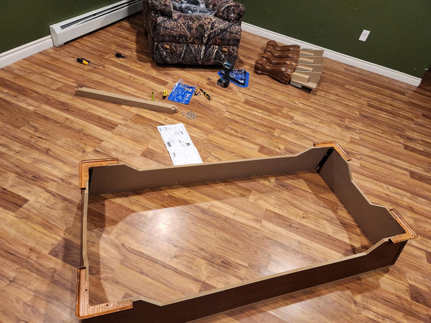 EastPoint Masterton 2.0 Pool Table, 2 Pool Cues, Balls, Chalk, Rack & Cover - Leveling Legs for Uneven Floors, Cushioned Rails for Consistent Bounce customer photo 1