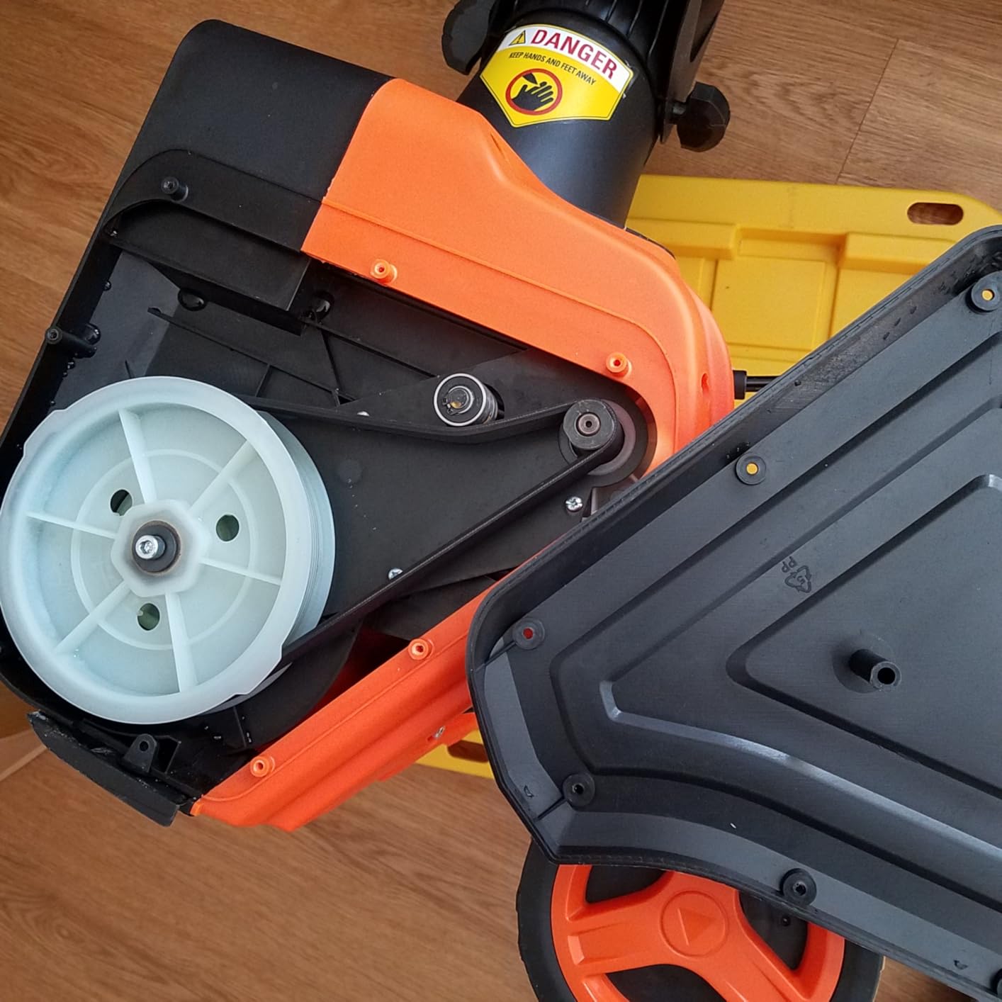 VEVOR Corded Electric Snow Shovel, 12A 17 inch Snow Shovel, 60° Adjustable Chute, 20 ft Throwing Distance customer photo 1