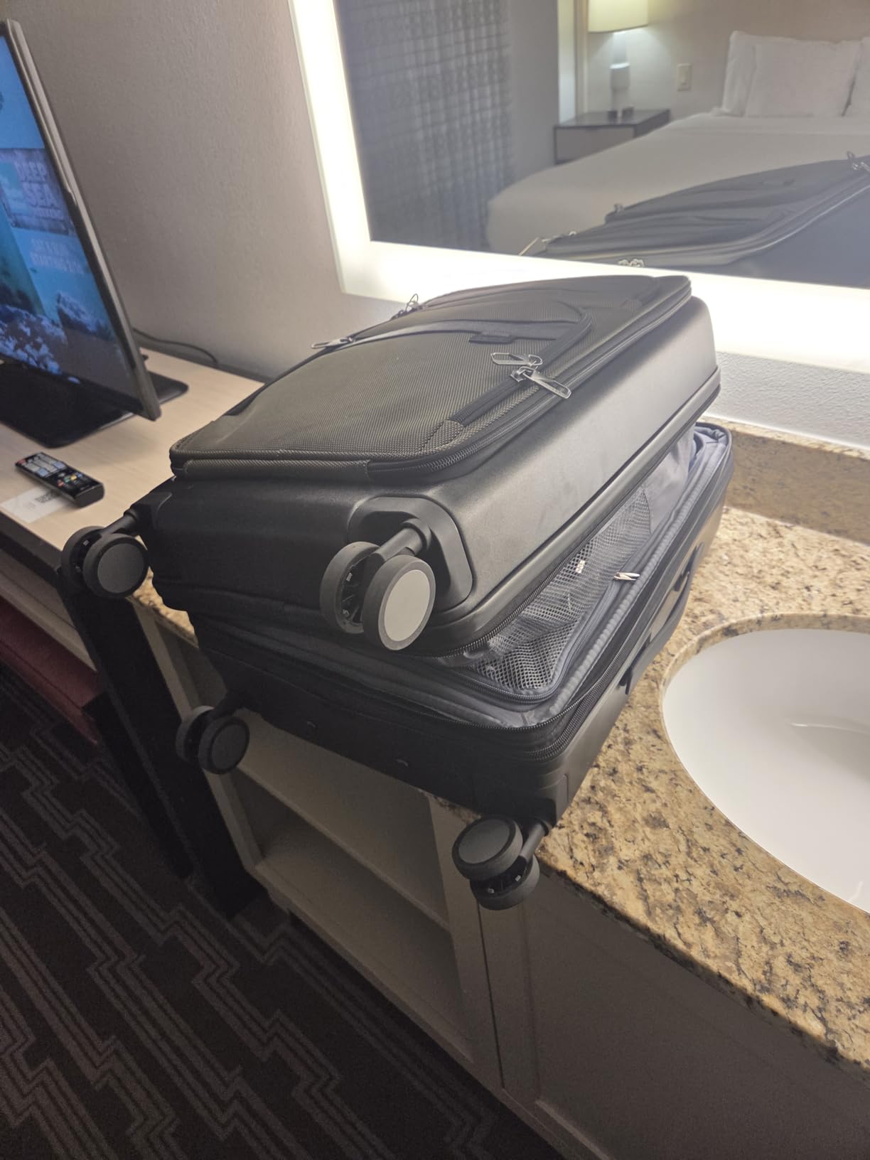 KROSER Hardside Expandable Carry On Luggage 22x14x9 Airline Approved With Front Business Pockets, 20 Inch Suitcases with Wheels, Carry on Suitcase with TSA Lock & USB Port, Steel Grey customer photo 1