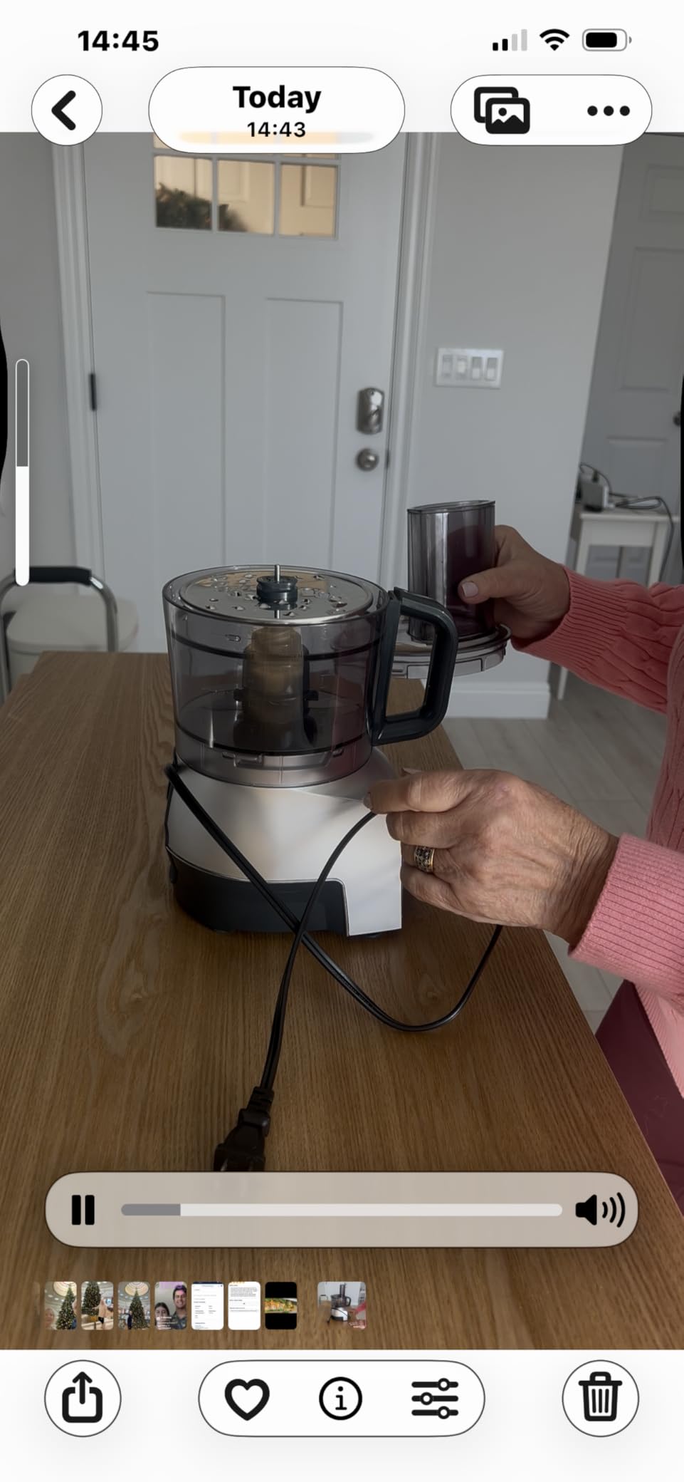 Cuisinart 5-Cup Chop & Shred Food Processor, Compact Food Chopper, Easy-Store Design, Silver FP-5 customer photo 1