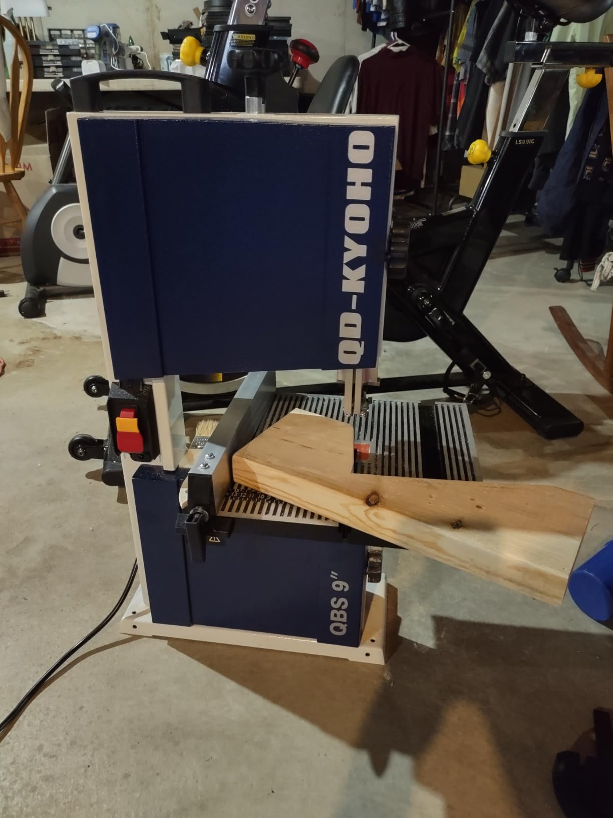 Band Saw, Portable 9-Inch Bandsaw for Woodworking, 2526 FPM Benchtop, 1/3 HP(output), 120 V 2.5-Amp Motor, Band Saws with Cast-Aluminum Worktable with Scale, Steel Bandsaws with Miter Gauge customer photo 2
