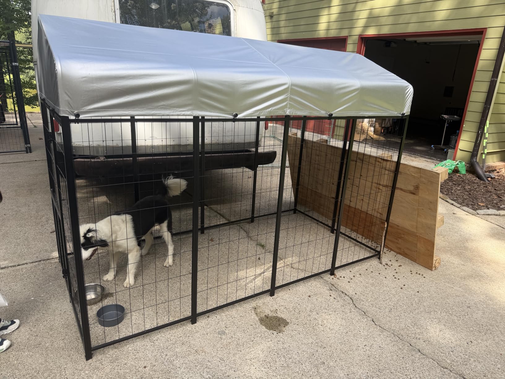 LOVMOR 8' x 4' Outdoor Dog Kennel with Roof for Large Dogs | Heavy duty steel frame, waterproof canopy, double latch door, adjustable feeding bowls for yards and patios customer photo 1