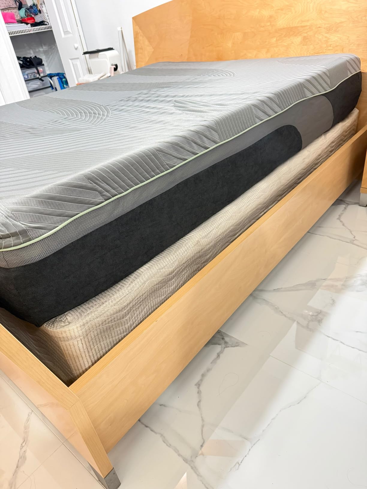 Novilla AiryFlow 12 Inch Queen Size Mattress, Queen Memory Foam Mattress for Cool Night & Spinal Alignment, Pressure Relief & Motion Isolation, Green Tea-Infused, CertiPUR-US Certified, Medium Firm customer photo 1
