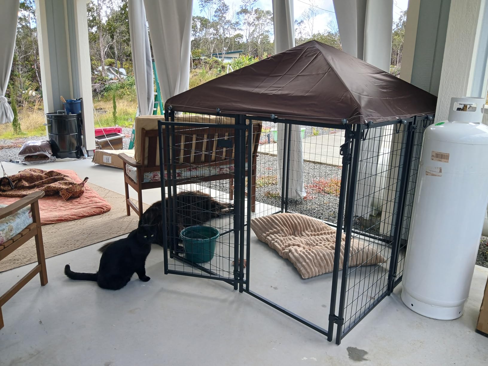 PawHut 4.7' x 4.7' x 5.1' Outdoor Dog Kennel, Welded Wire Dog Kennel Outside Run with Waterproof & UV Resistant Cover, for S&M Breeds, Chickens, Ducks, Silver customer photo 1