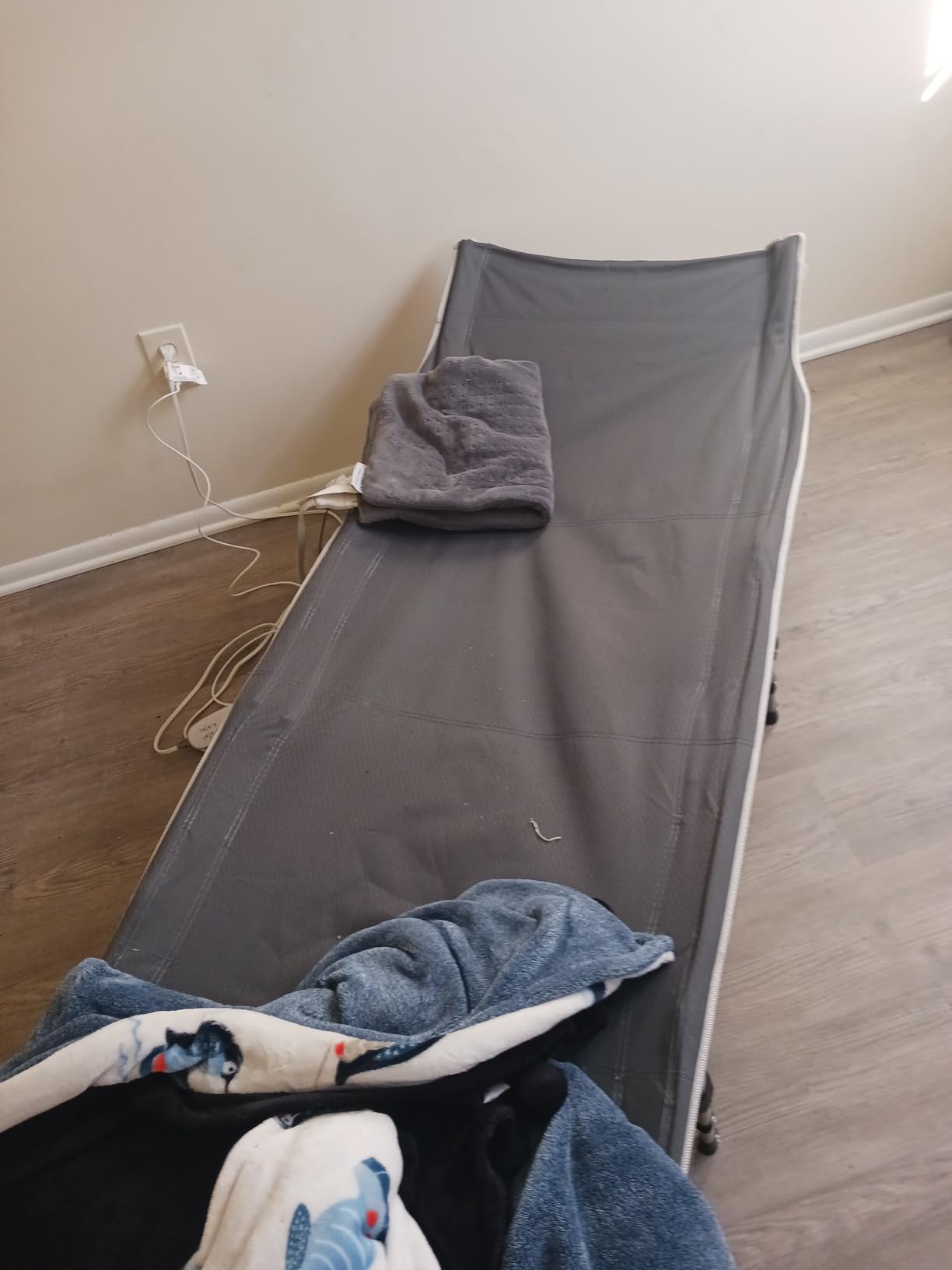 32in XXL Folding Camping Cot for Adults with Mattress, 900LBS Heavy Duty Portable Camp Bed, Oversized Foldable Sleeping Cot for Camping, Travel, Office (Gray Cot + Black Mattress) customer photo 2