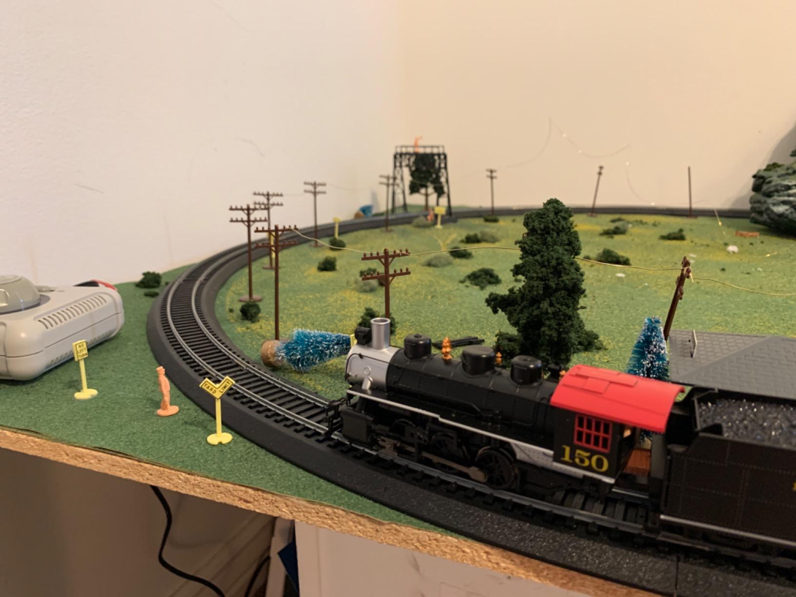 Bachmann Trains Chattanooga Ready to Run 155 Piece Electric Train HO Scale | Complete Starter Set, Locomotive, Rolling Stock, Track, Power Pack and Speed Controller, Build Your Model Railroad, 626 customer photo 1