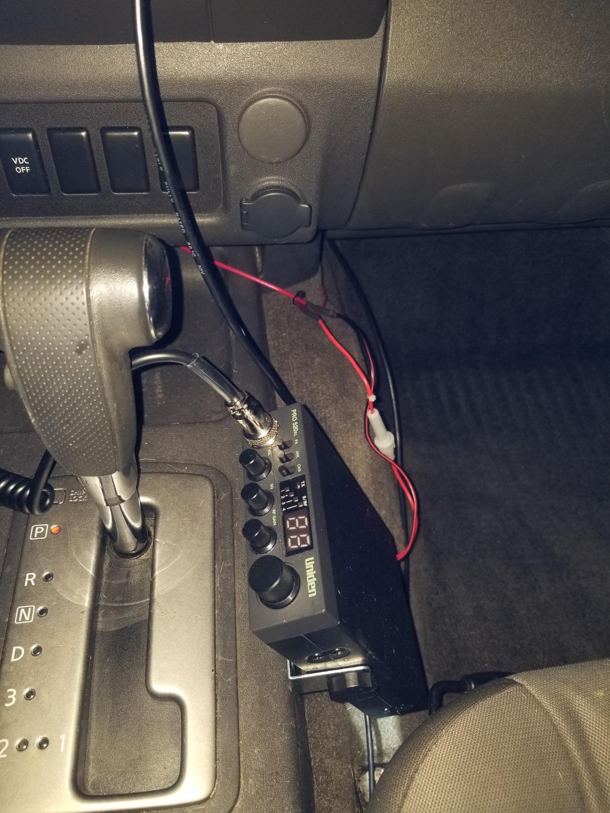 Uniden PRO520XL Pro Series 40-Channel CB Radio, Compact Design, ANL Switch and PA/CB Switch, 7 Watts of Audio Output and Instant Emergency Channel 9, Black customer photo 1