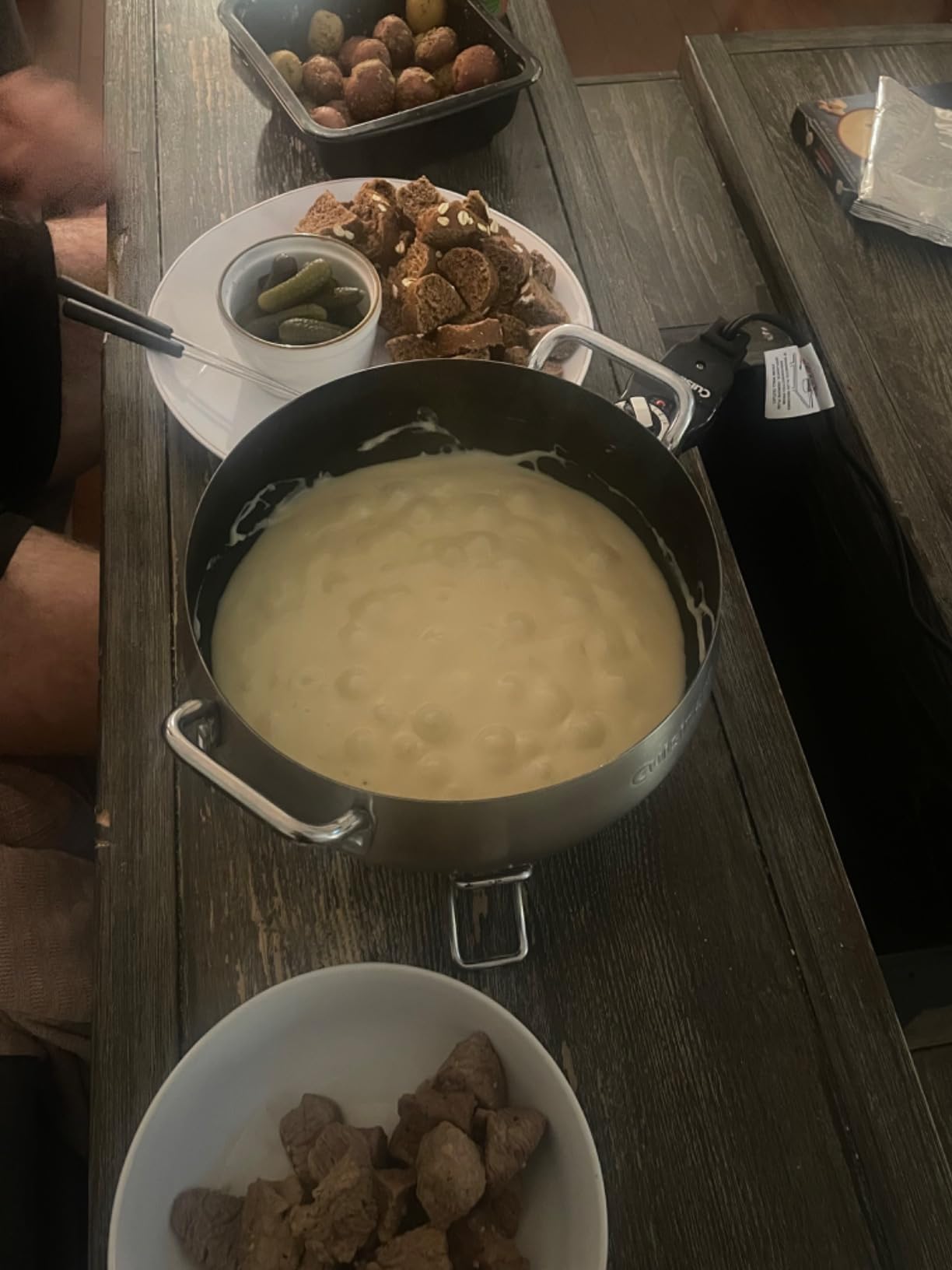 Cuisinart Fondue Pot Set, 3-Quart Stainless Steel Electric Fondue Pot for Chocolate, Cheese, Broth, and Oil, Includes 8 Forks, Temperature Control, Nonstick Interior, Dishwasher Safe, CFO-3SSNAS customer photo 2