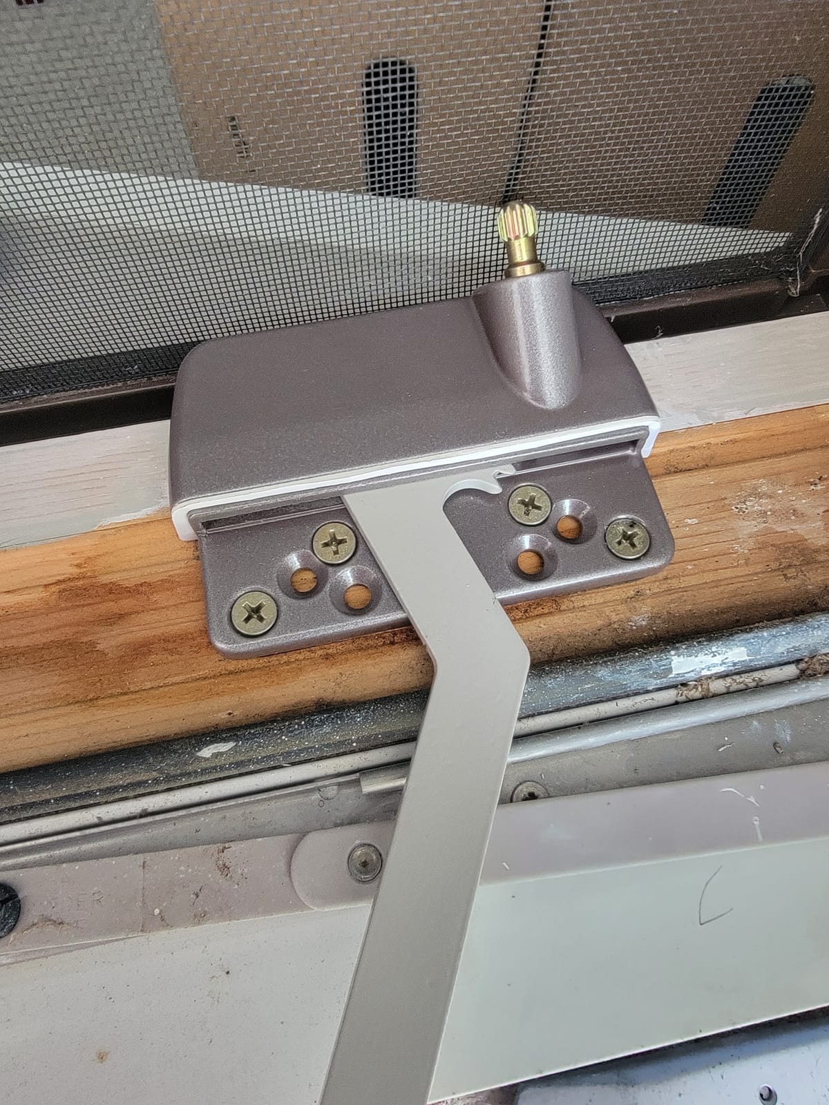 Truth TH 23025 9-1/2 In. Single-Arm Right-Hand Casement Operator with Crank, fits Truth, White Finish (Single Pack) customer photo 2