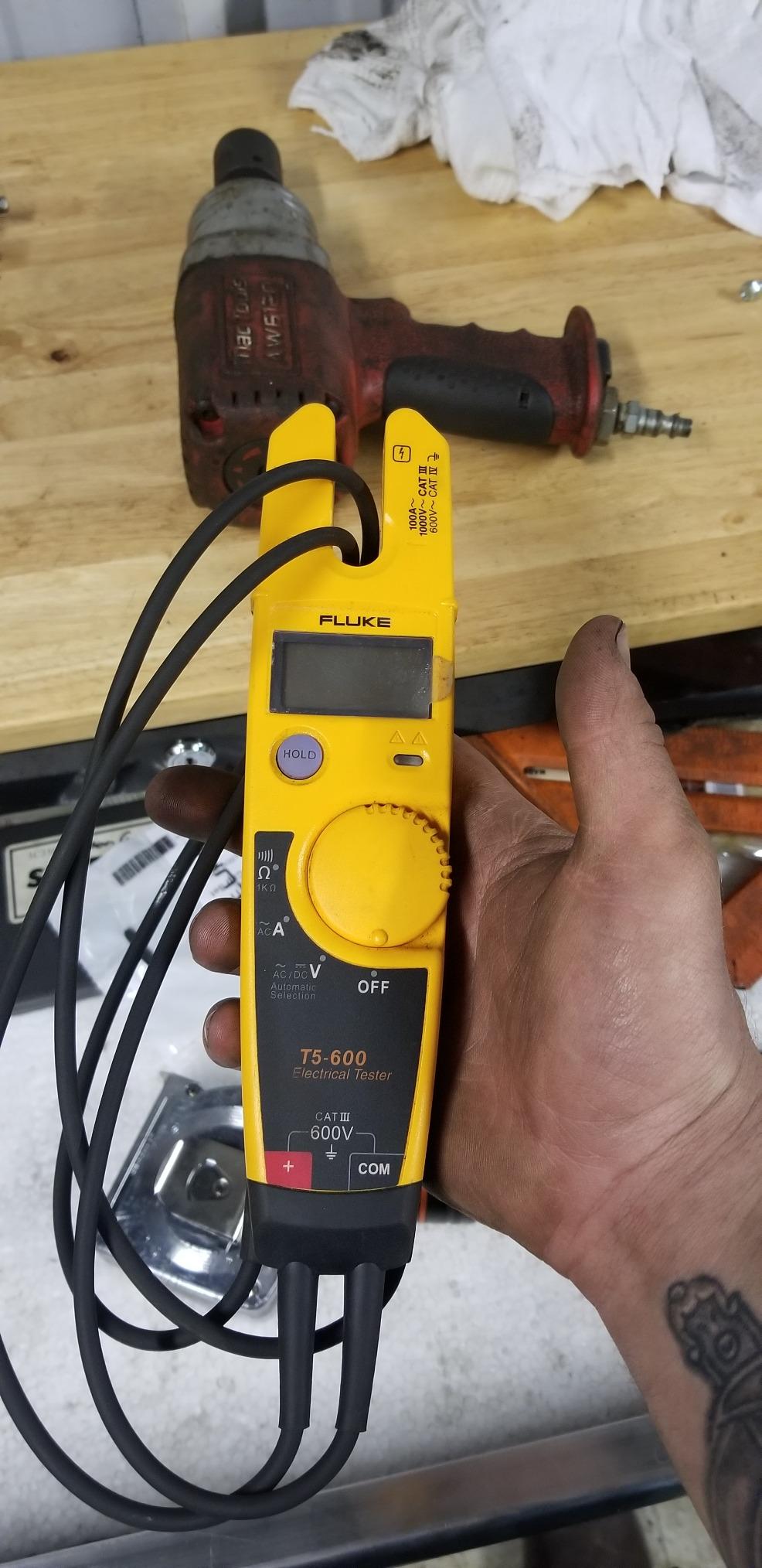 Fluke T5-600 Electrical Voltage, Continuity and Current Tester, Measures AC Current Up to 100 A Without Contact, Automatically Select AC/DC for Tests, Includes Detachable SlimReach Probe Tip customer photo 1