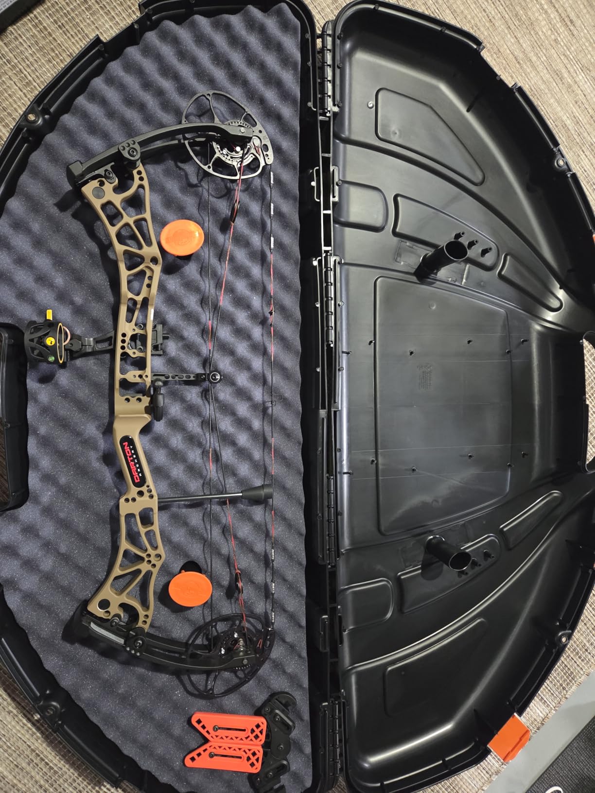 Flambeau Outdoors Safe Shot Bow Case, Compound Bow, 12 Arrow Rack, Hard Case with Foam customer photo 2