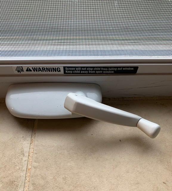 Prime-Line TH 22253 Folding Crank Handle for 11/32 In. Spindle Casement and Awning Window Operator - Low-Profile Design for Unobstructed Use of Blinds- Diecast Zinc, White Finish (Single Pack) customer photo 2