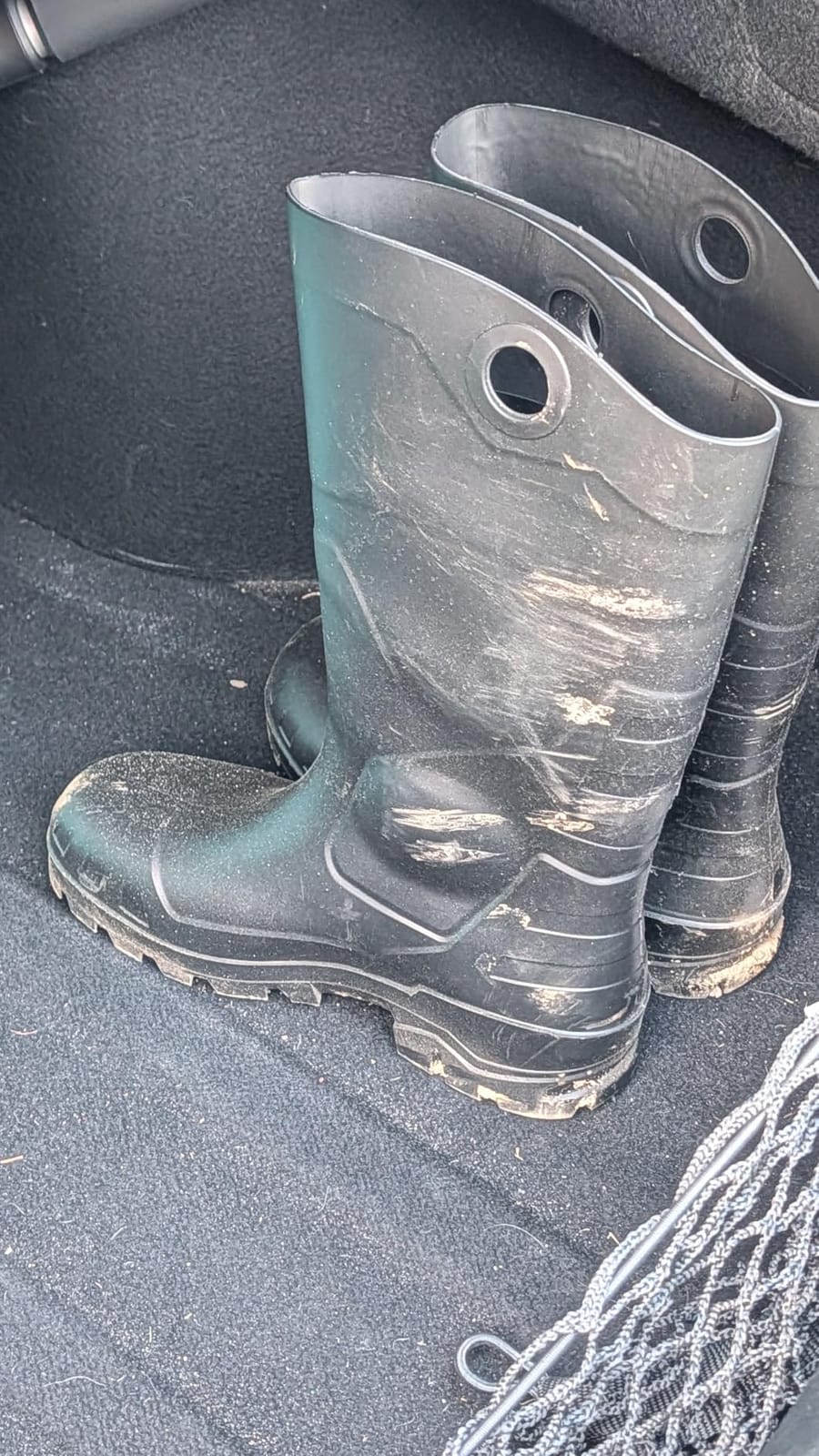 DUNLOP Chesapeake Rubber Boots for men and women, Plain Toe, Black, Size 11 | Lightweight PVC waterproof rain boots with wide calf. For gardening, fishing and work. Pull tab for easy on/off. Made in USA. customer photo 1