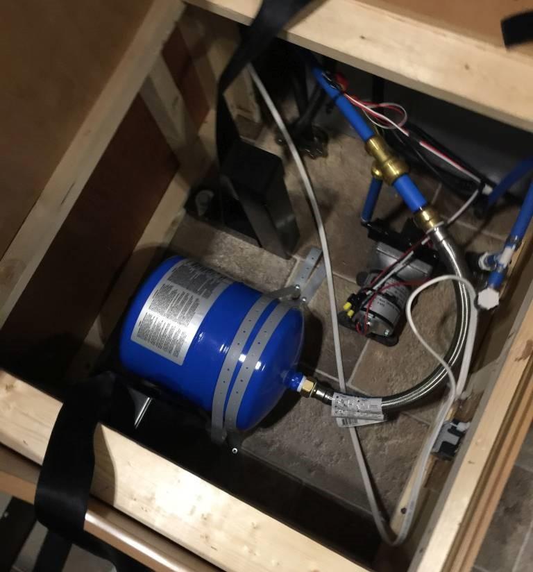 HT-2B Vertical Pre-Charged Well Tank, 100 Psi, 2 Gallon customer photo 2