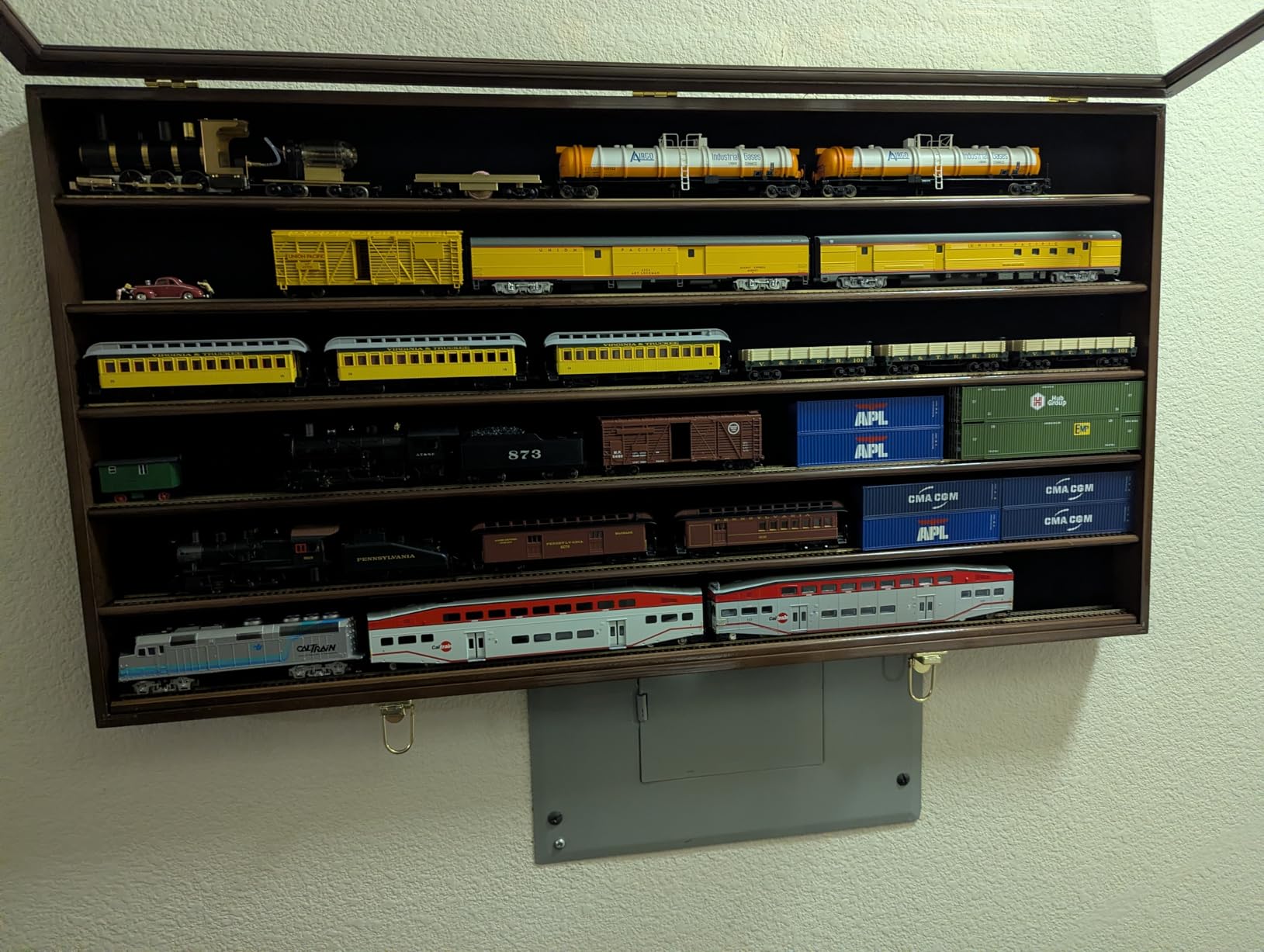 sfDisplay.com,LLC. HO Scale Model Train Display Case Cabinet Wall Rack w/98% UV Protection- Lockable -Oak customer photo 1