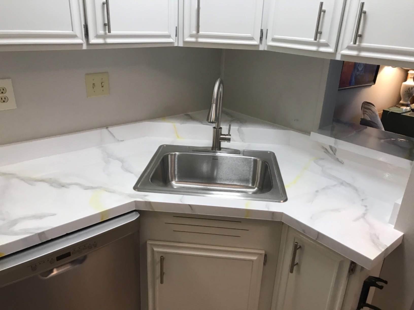 Houzer Stainless Steel 2522-8BS3-1 Glowtone Series Kitchen Sink - 25