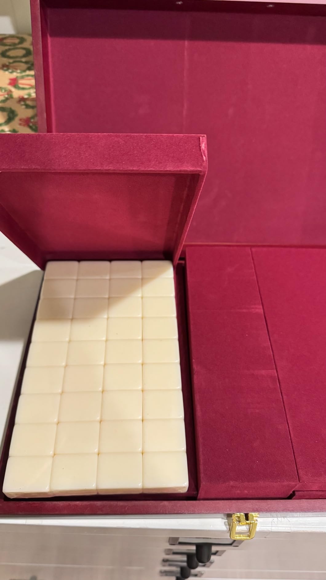 Yellow Mountain Imports Classic Chinese Mahjong Game Set, Champagne Gold - with 148 Medium Size Tiles and a Wooden Case - for Chinese Style Game Play customer photo 1