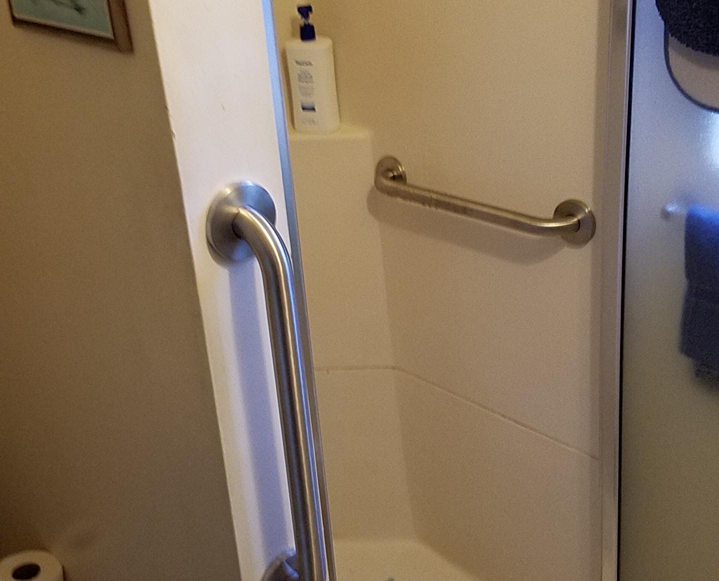 Moen Home Care Bathroom Safety 32 Inch Stainless Steel Handicap Grab Bar for Bathtub and Shower, Elderly Assistance Product with Concealed Screws, 8732 customer photo 1