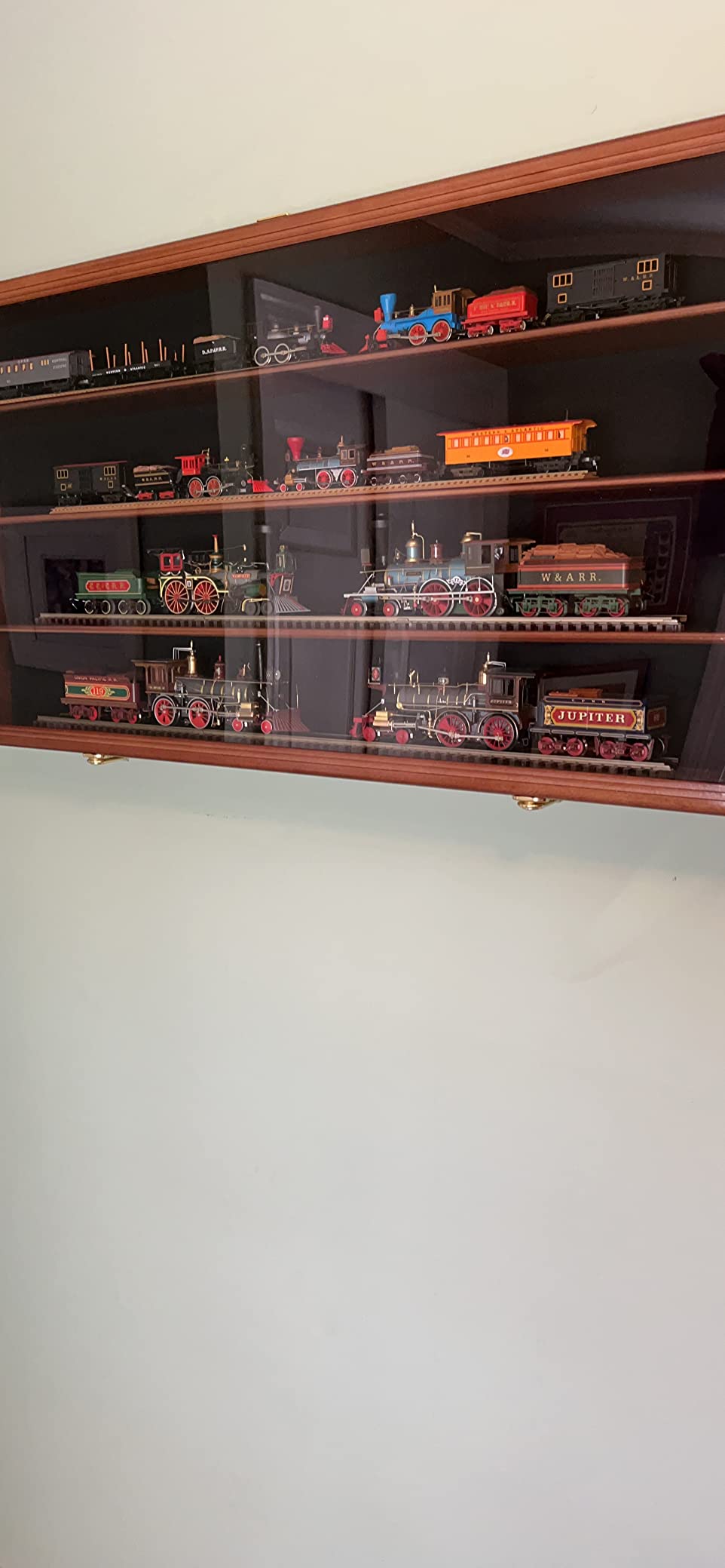 O Scale Train Display Case Cabinet Wall Rack w/UV Protection- Lockable -Black customer photo 2