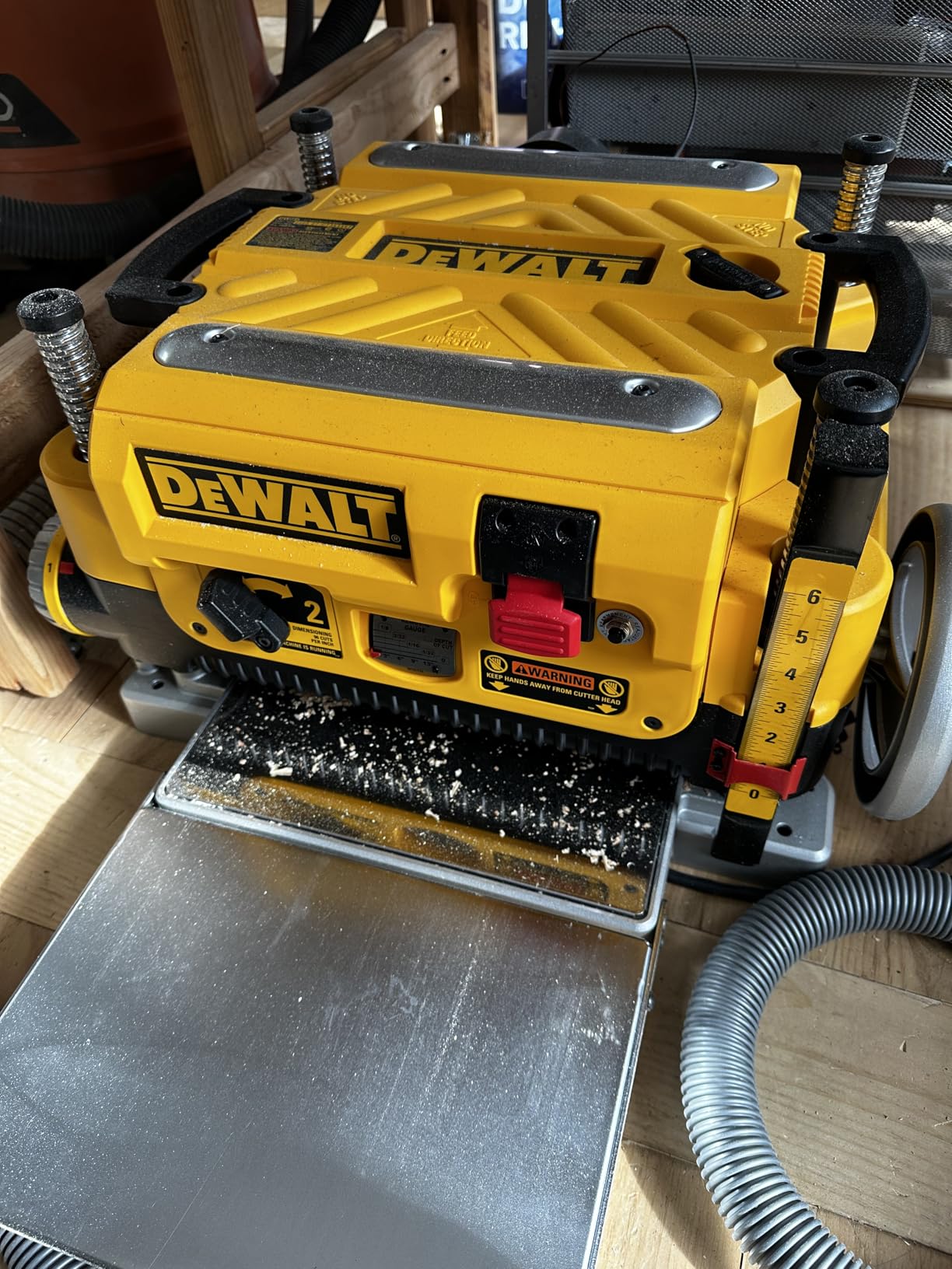 DEWALT Thickness Planer, 13-inch Wood Planer, Three Knife Two Speed, 15 Amp, 20,000 RPM Motor (DW735X) customer photo 1