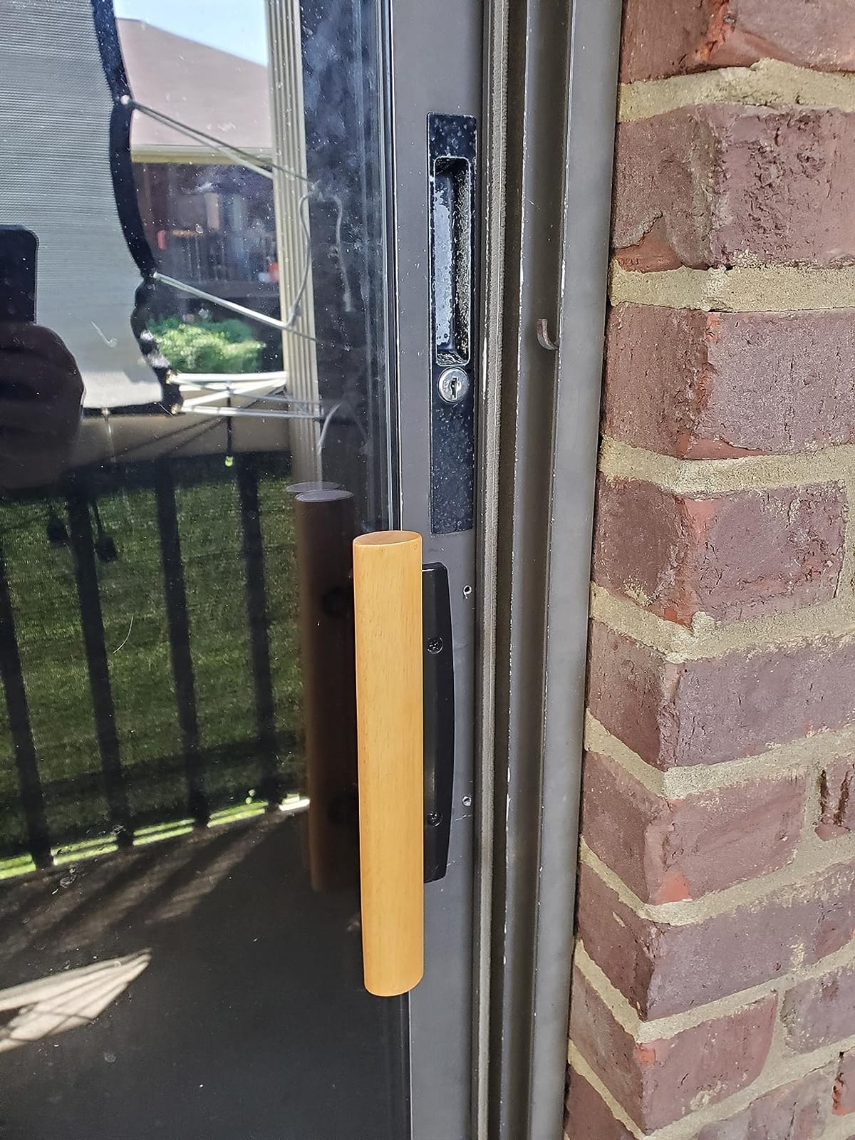 Prime-Line C 1204 Sliding Glass Door Handle Set - Replace Old or Damaged Door Handles Quickly and Easily - White Diecast, Mortise/Hook Style, Fits 3-15/16 In. Hole Spacing (1 Set) customer photo 1