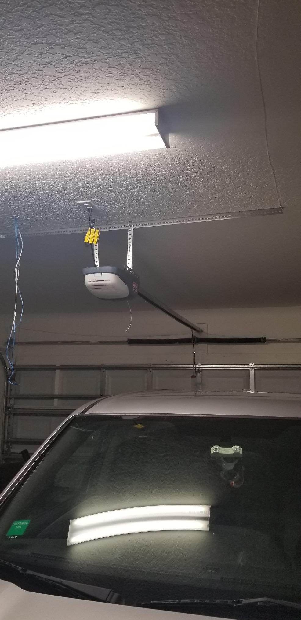 Genie ChainMax 1000 Garage Door Opener - Durable Chain Drive - Includes two 3-Button Pre-Programmed Remotes, Wall Console, Wireless Keypad, Safe-T-Beams - Model 3022-TKH, 140V DC Motor, Gray customer photo 1