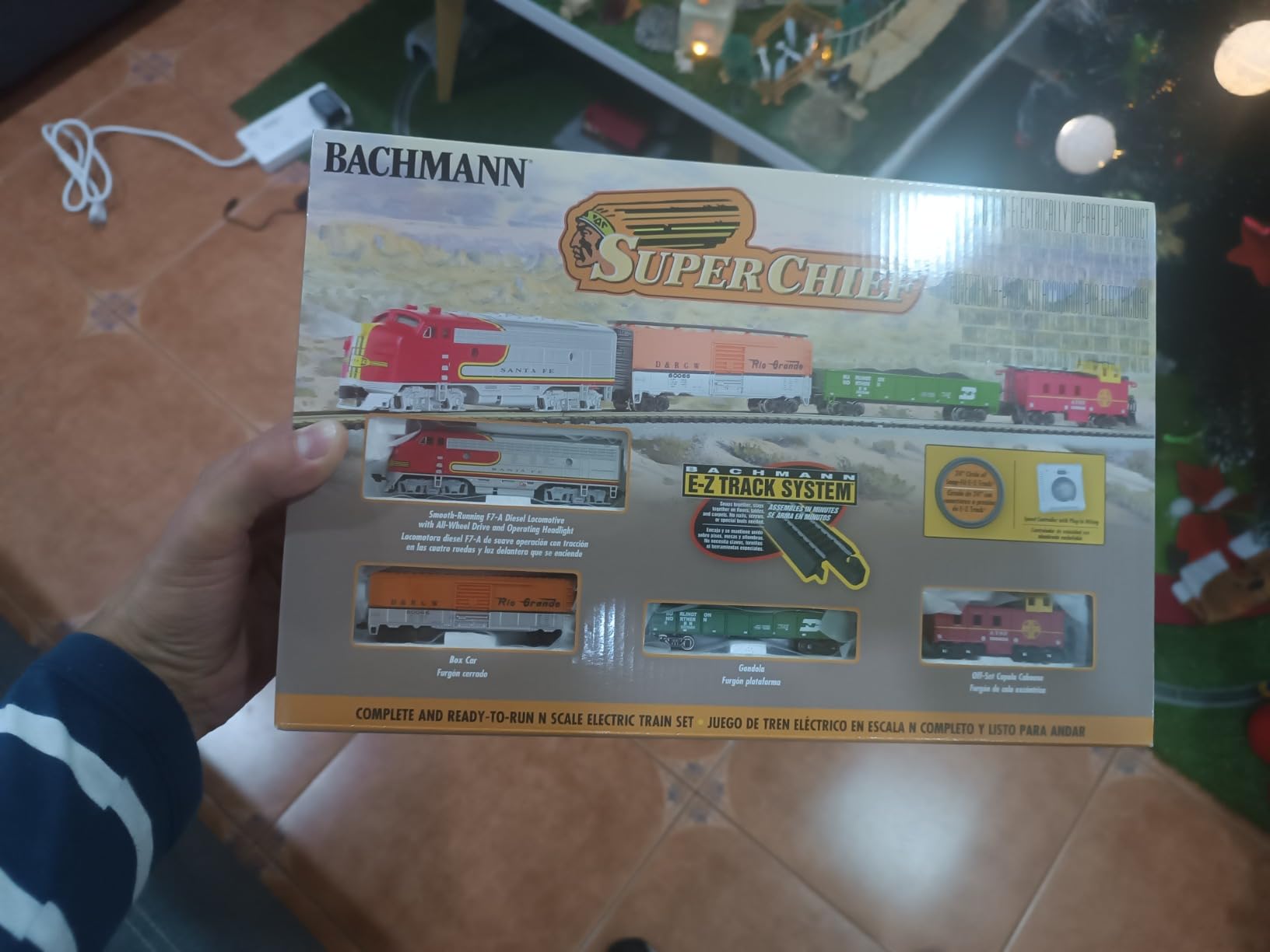 Bachmann Trains Super Chief Ready To Run Electric Train Set - N Scale customer photo 1
