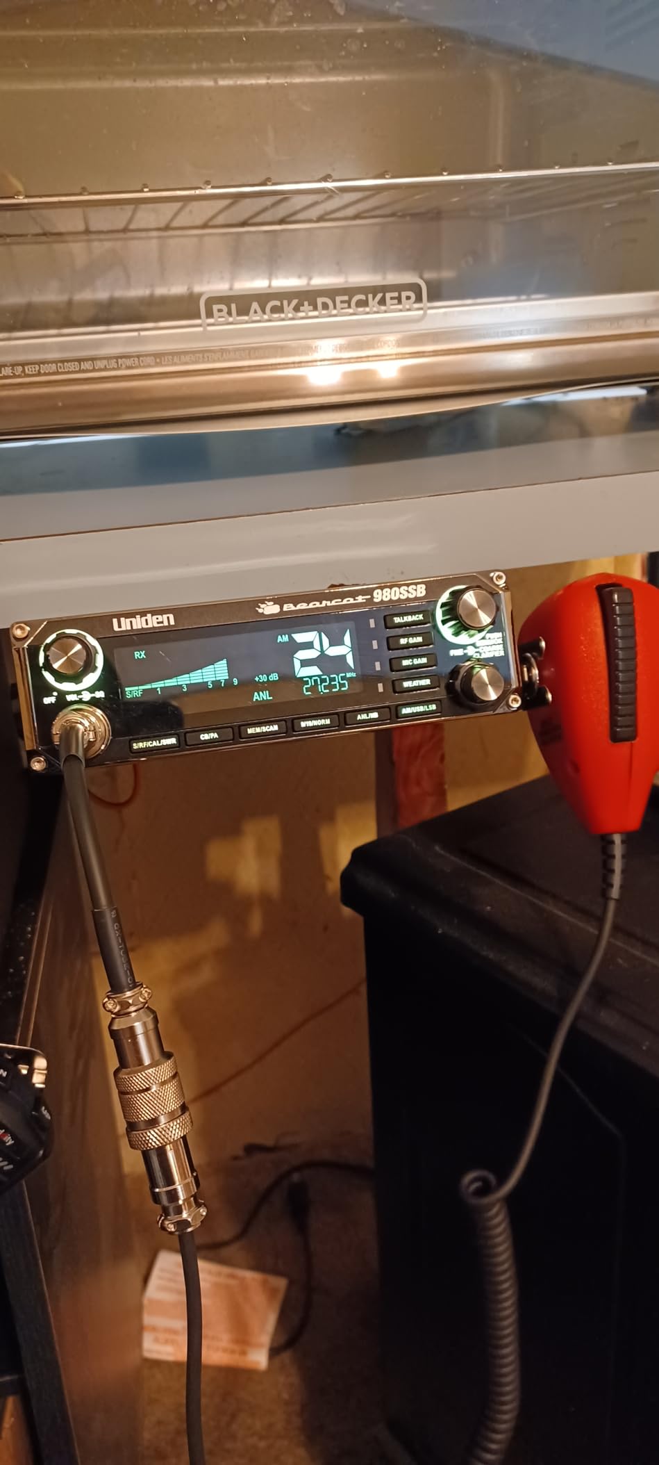 Uniden BEARCAT 980 40-Channel SSB CB Radio with Sideband NOAA WeatherBand, 7-Color Digital Display, PA/CB Switch and Noise Cancelling Mic, Wireless Mic Compatible customer photo 1