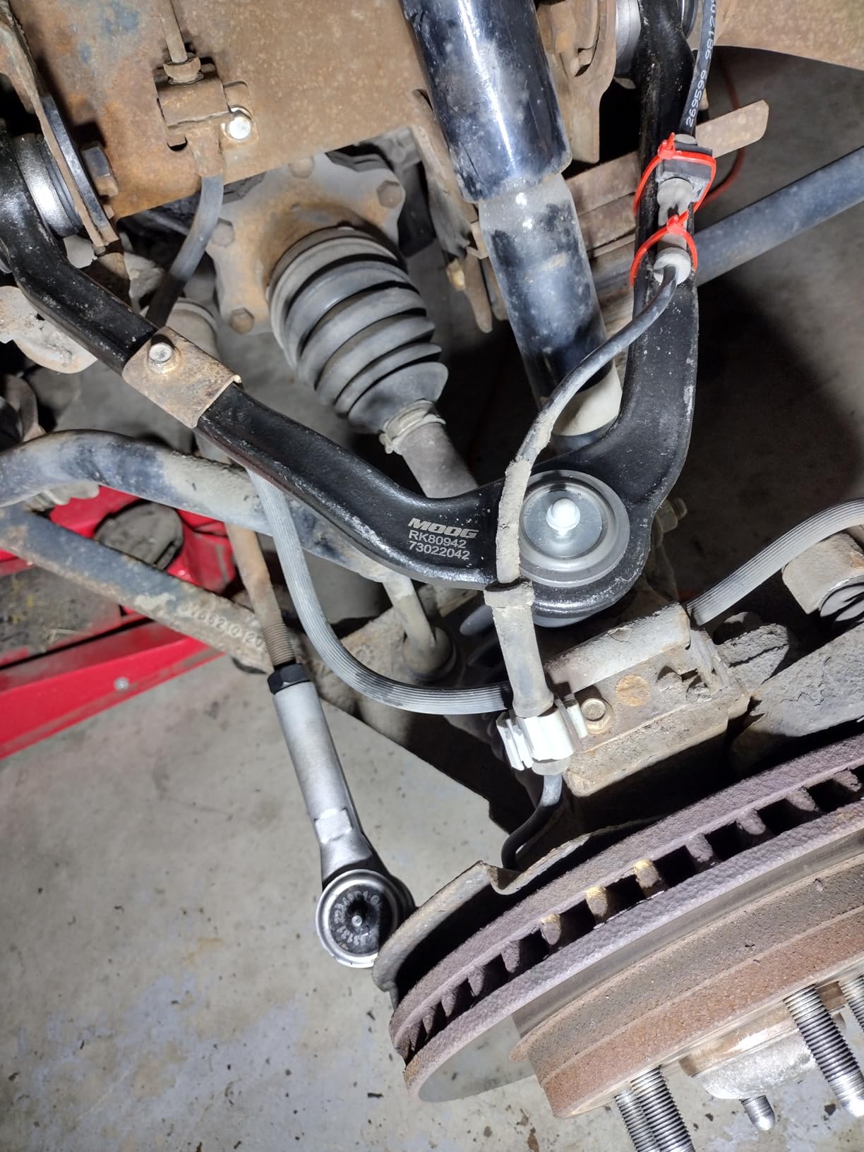 MOOG Front Upper Suspension Ball Joint - Direct Fit Replacement Part - For Heavy Duty Truck Component & Suspension System - Precision Engineered Arm - Rust Resistant Steel customer photo 1