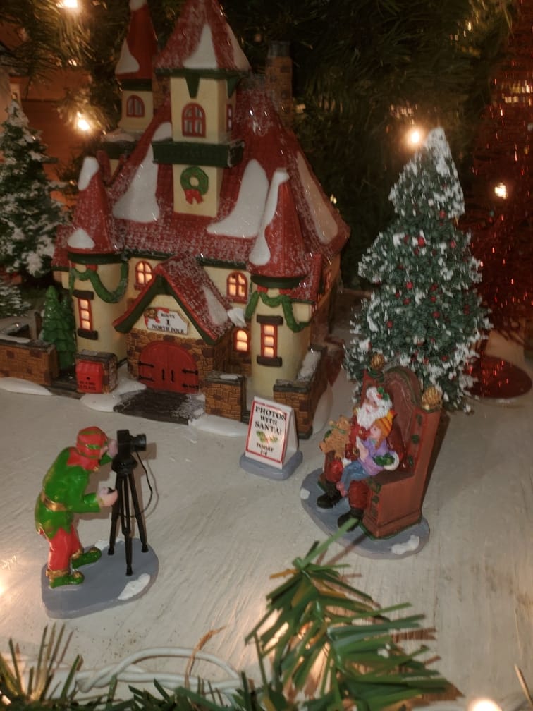 Lemax Christmas Village Photos with Santa Set of 5-22032 customer photo 1