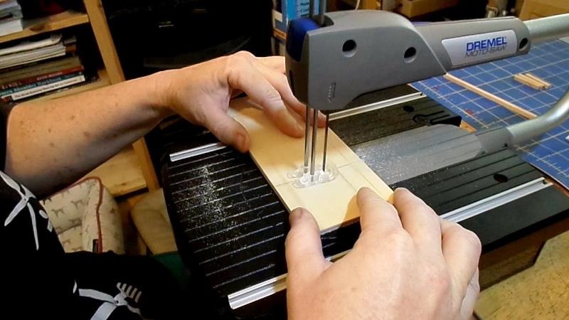 Dremel MS20-01 Moto-Saw Variable Speed Compact Scroll Saw Kit | Cuts various materials such as wood and plastics, Variable Speed, Functions as stationary scroll saw, 4 cutting blades customer photo 1