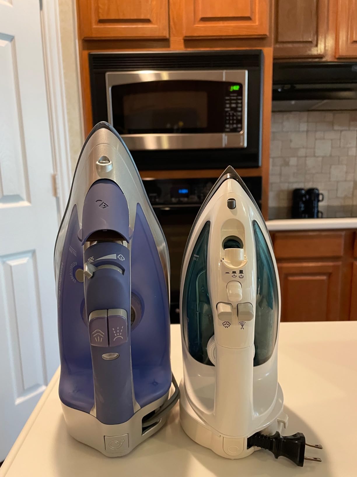 Hamilton Beach Steam Iron For Clothes With Adjustable Steam Settings, Durathon Soleplate, 1500 Watts customer photo 1