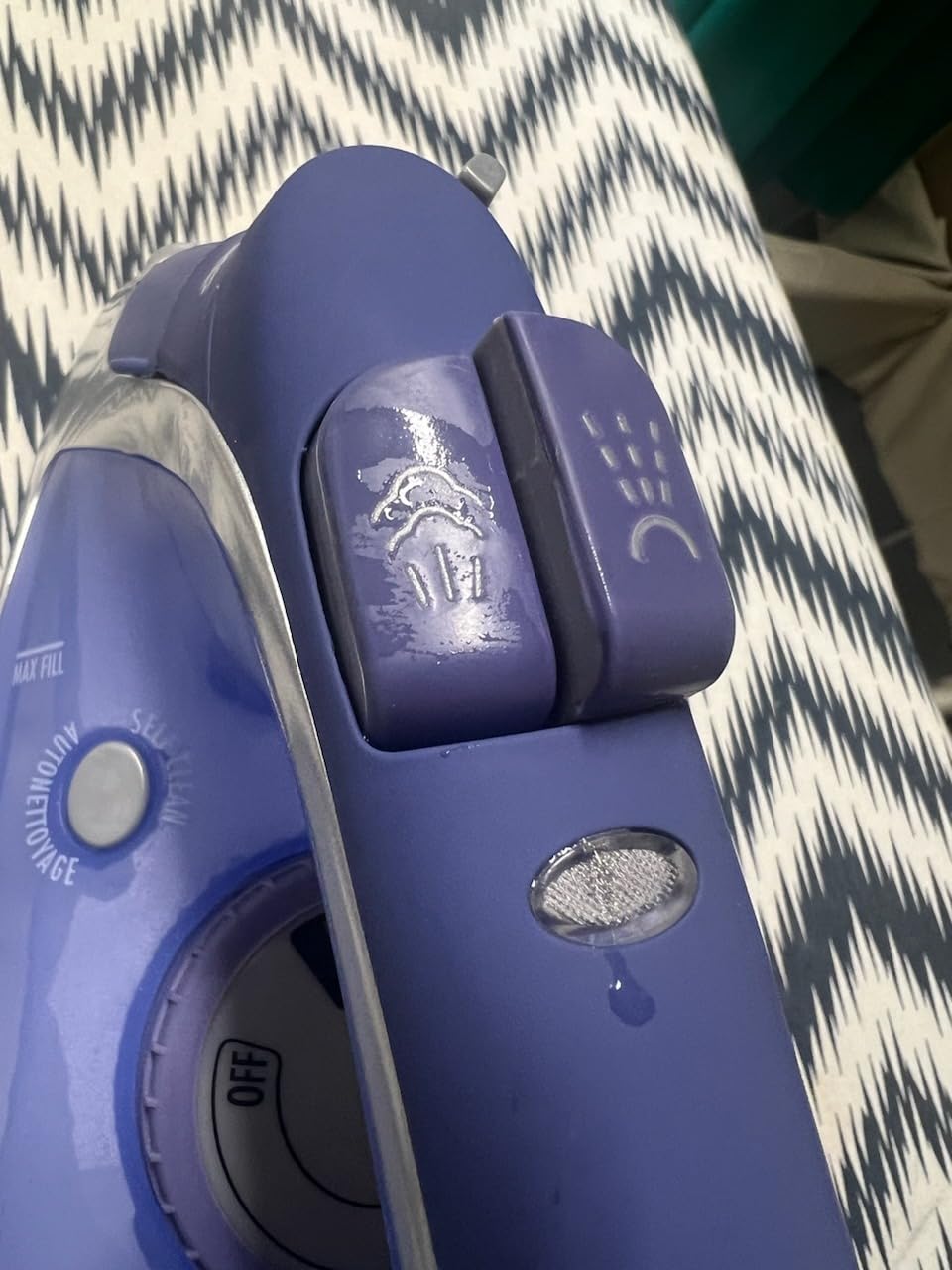 Hamilton Beach Steam Iron For Clothes With Adjustable Steam Settings, Durathon Soleplate, 1500 Watts customer photo 2
