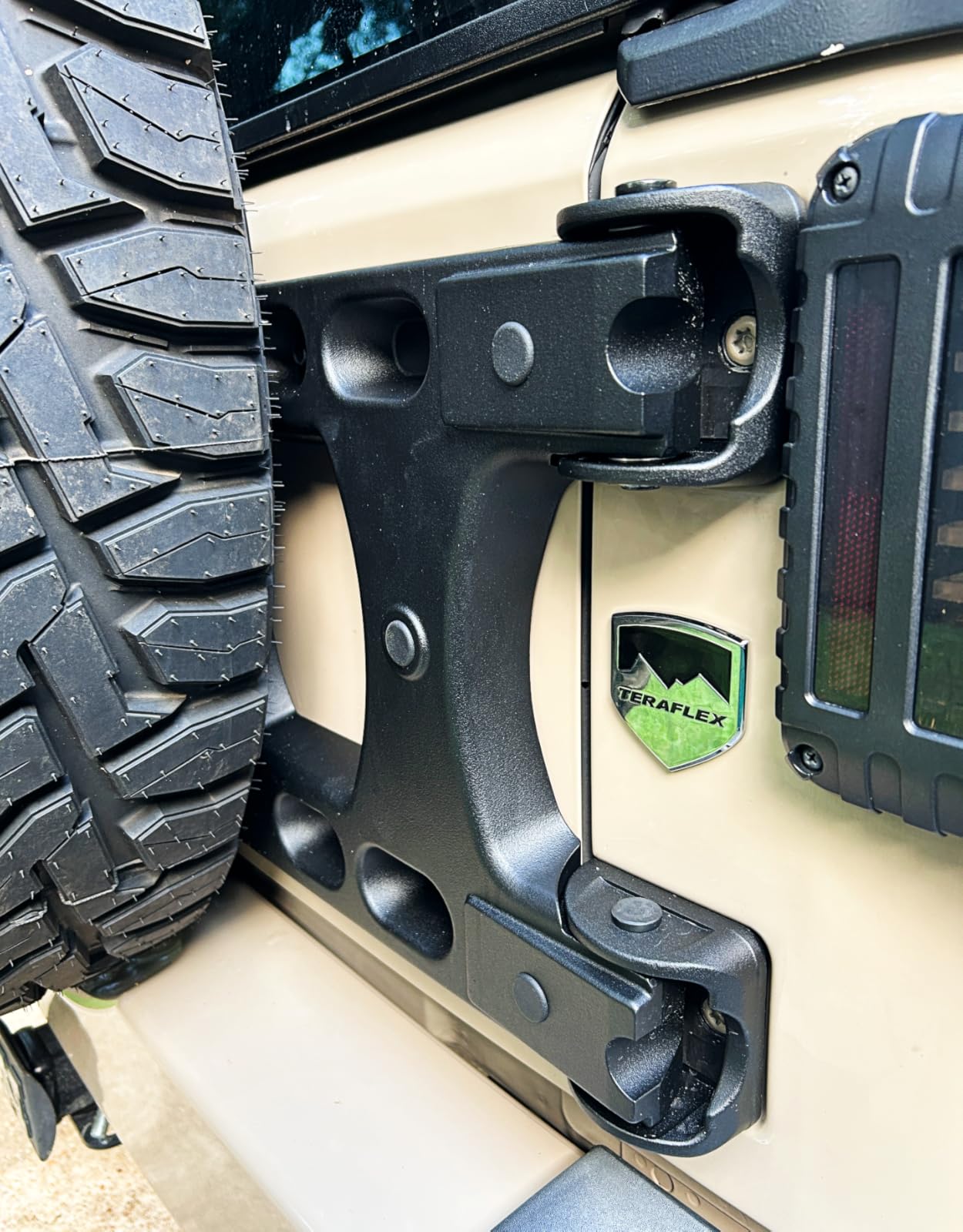 TeraFlex 4838150 JK/JKU Alpha Hinged Carrier & Alpha HD Adjustable Spare Tire Mounting Kit-Complete, black customer photo 1
